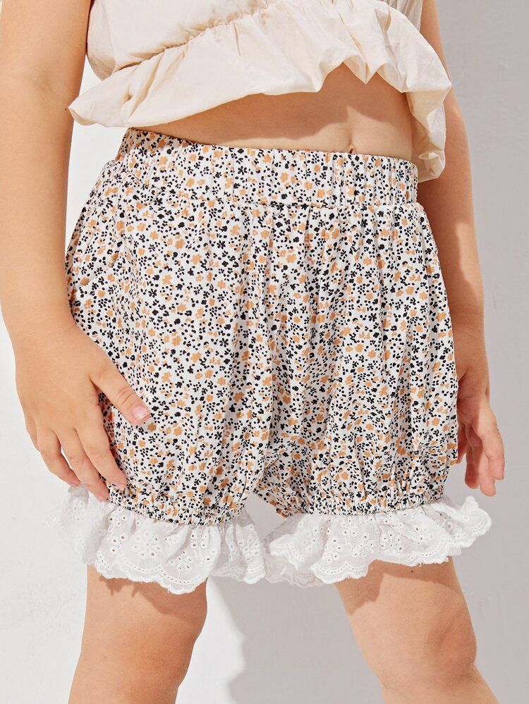 SHEIN Toddler Girls Ditsy Floral Contrast Schiffy Ruffle Hem Shorts | SHEIN