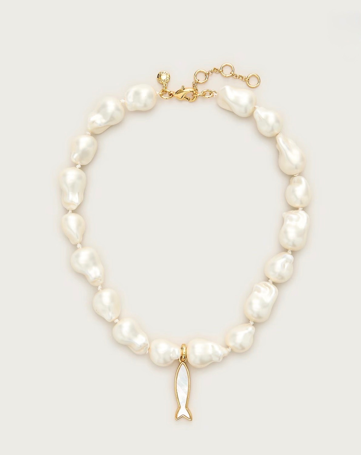 Pearl fish charm necklace

A new take on nautical. This vacation-ready necklace is designed with statement-size pearls and a matching mother-of-pearl fish pendant

#LTKSeasonal
