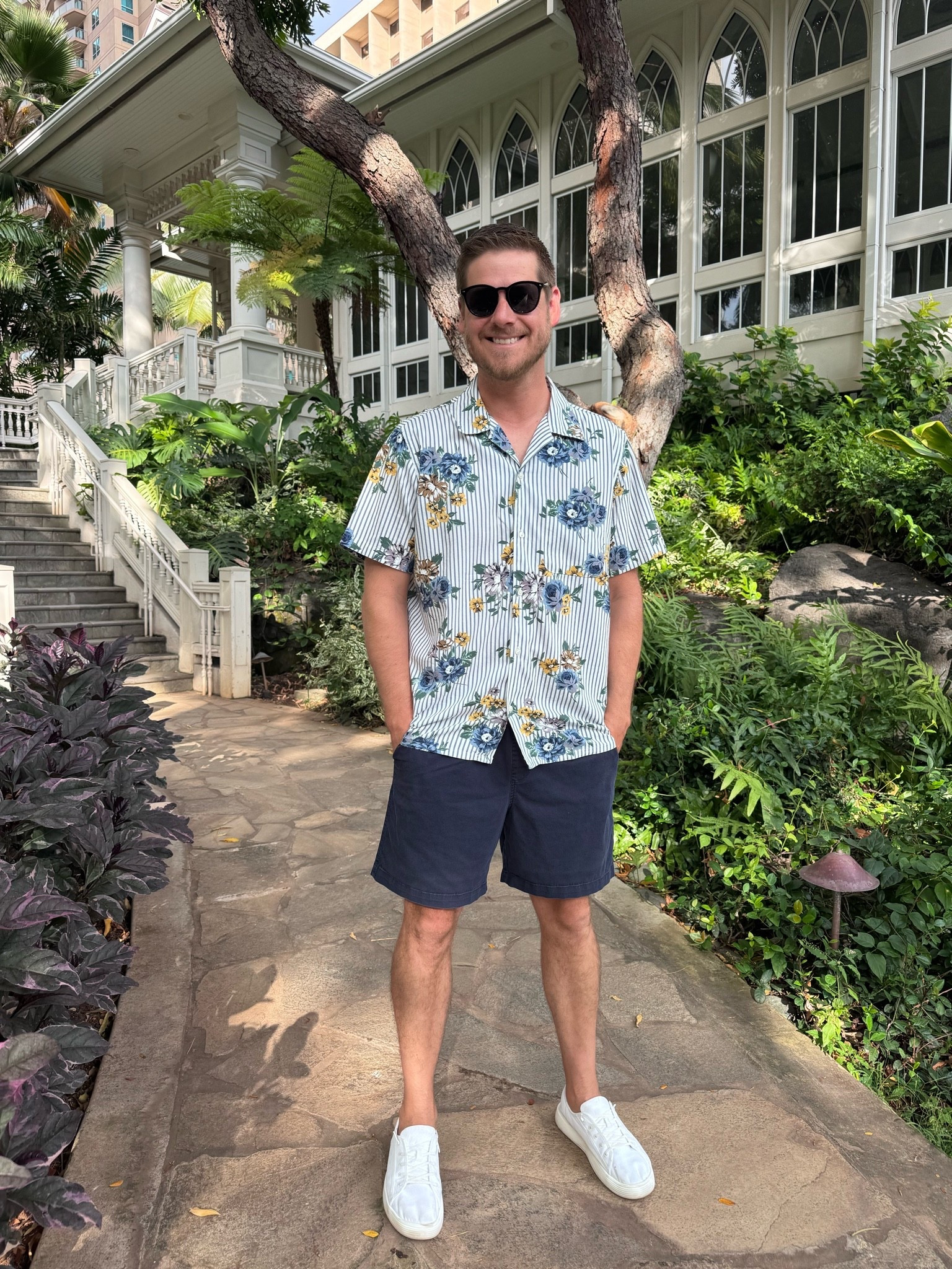 Men
Floral 
Hawaiian
Button down 
Blue

#LTKSaleAlert #LTKootd #LTKTall