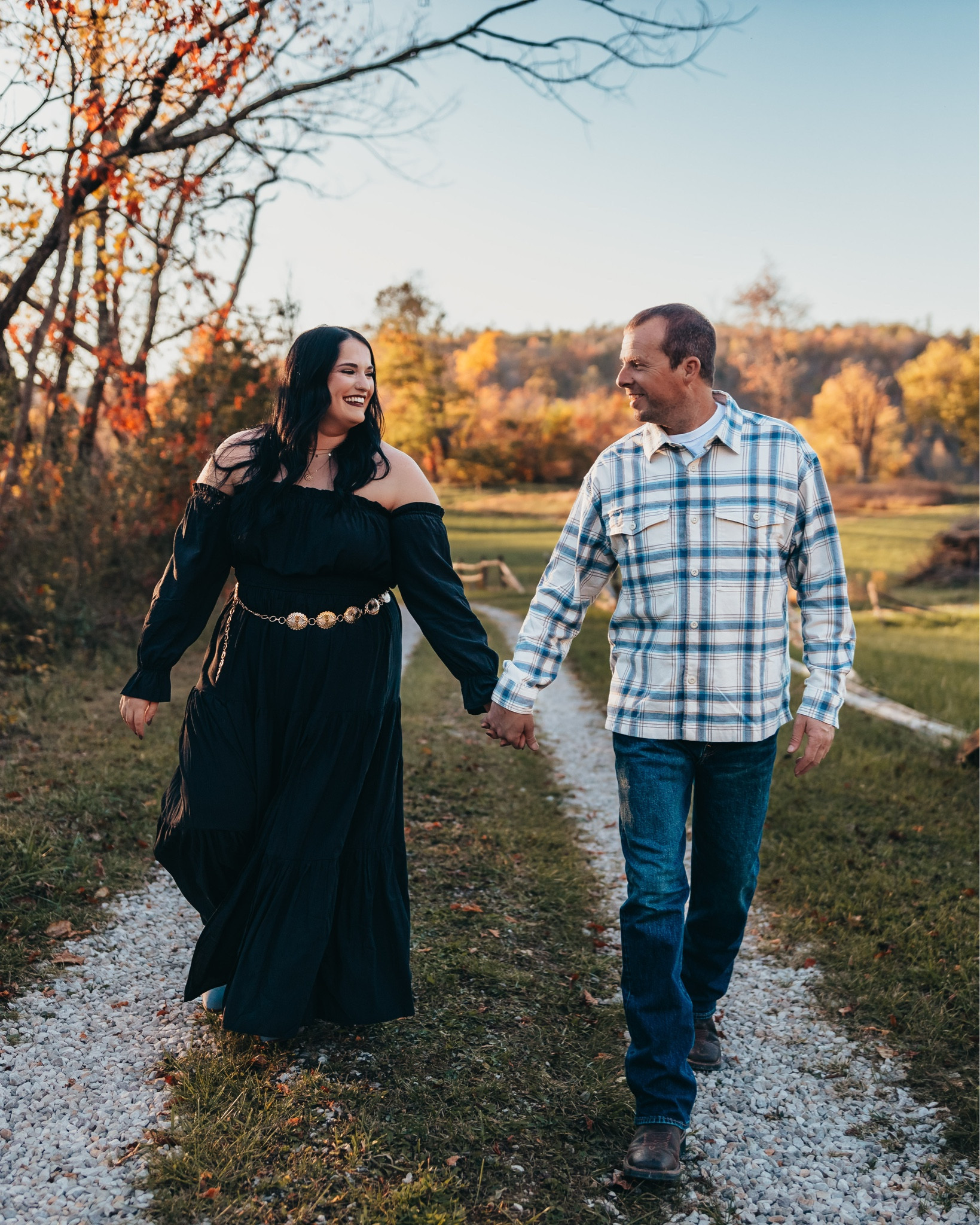 When you find the perfect outfits for your fall photoshoot. I swear I’ll never have enough sunsets with this view #couplesphotoshoot
#plussizephotoshoot
#plussizeoutfits

#LTKPlusSize #LTKdayinmylife #LTKMidsize