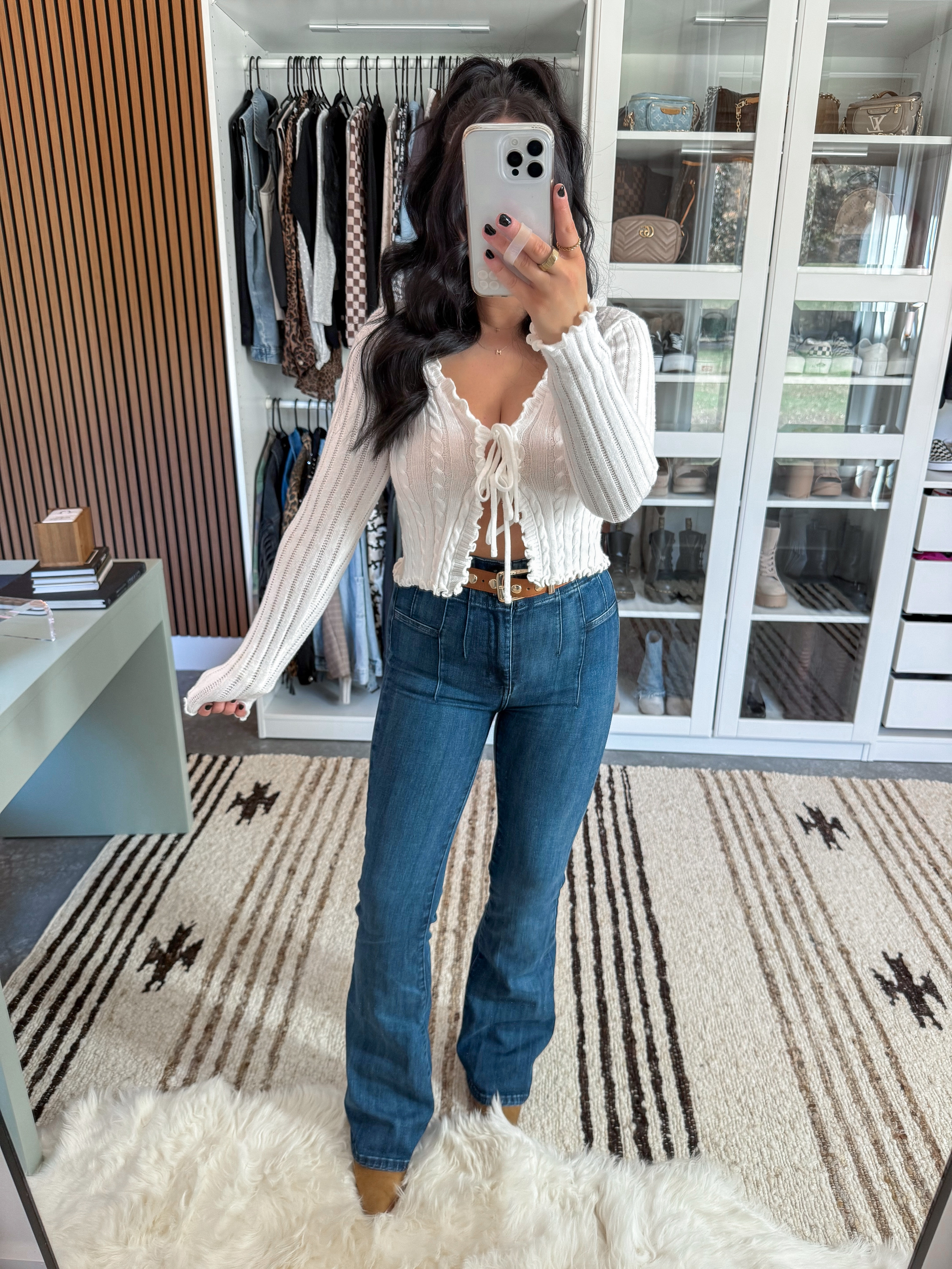 Simple Date Night Outfit Idea 🤍

Sweater Top - small
Jeans - 26 (they have a TON of stretch!)
Belt - 27-31

A cute top like this is so perfect for date night when you want to keep it mostly casual, but spice it up a little bit! I paired it with my all time favorite Free People flare jeans - the fit is so flattering! Finished the look with this brown studded belt & these brown suede boots! 👏🏼

 

 #LTKFindsUnder100 #LTKStyleTip #LTKShoeCrush