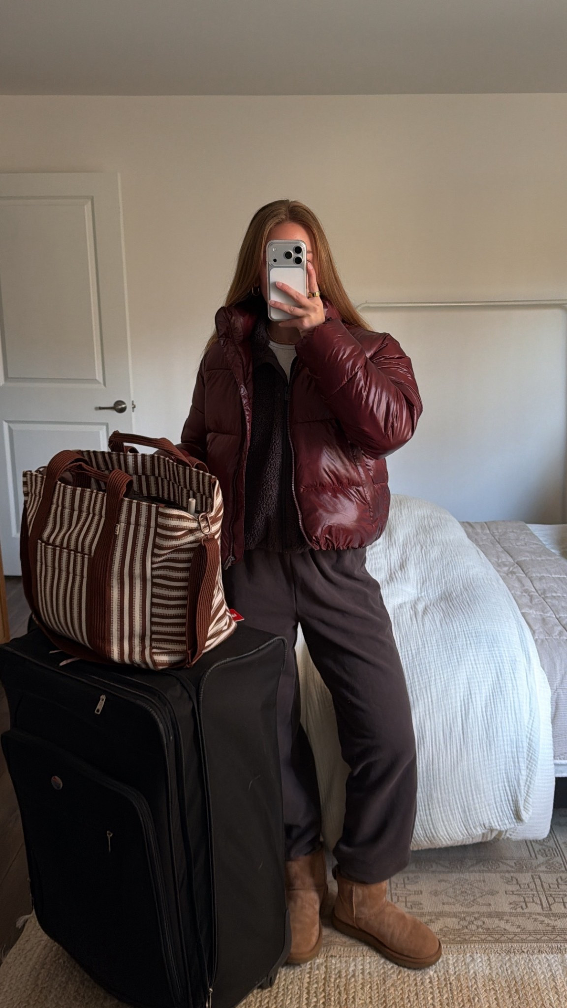 11/13/25 Today’s airport outfit — comfy, warm, and perfect for travel days.
Linking my Athleta brown fleece lounge set (XS pants, S top), my Sherpa quarter zip, my UGG mini boots, my Beis travel bag (the best personal item for flights), and my Athleta puffer coat for the chilly Chicago weather.
HYROX race weekend… here we go!! 🤎✈️🏃‍♀️

#LTKTravel #LTKStyleTip #LTKootd