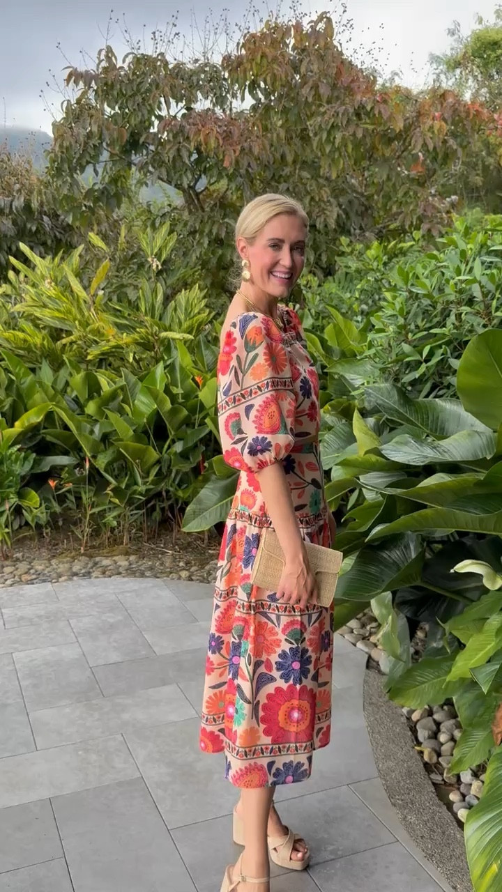 This is the kind of dress you pack when you want one piece that works all day. Easy to wear, flattering, and vacation ready.

#LTKdayinmylife #LTKootd