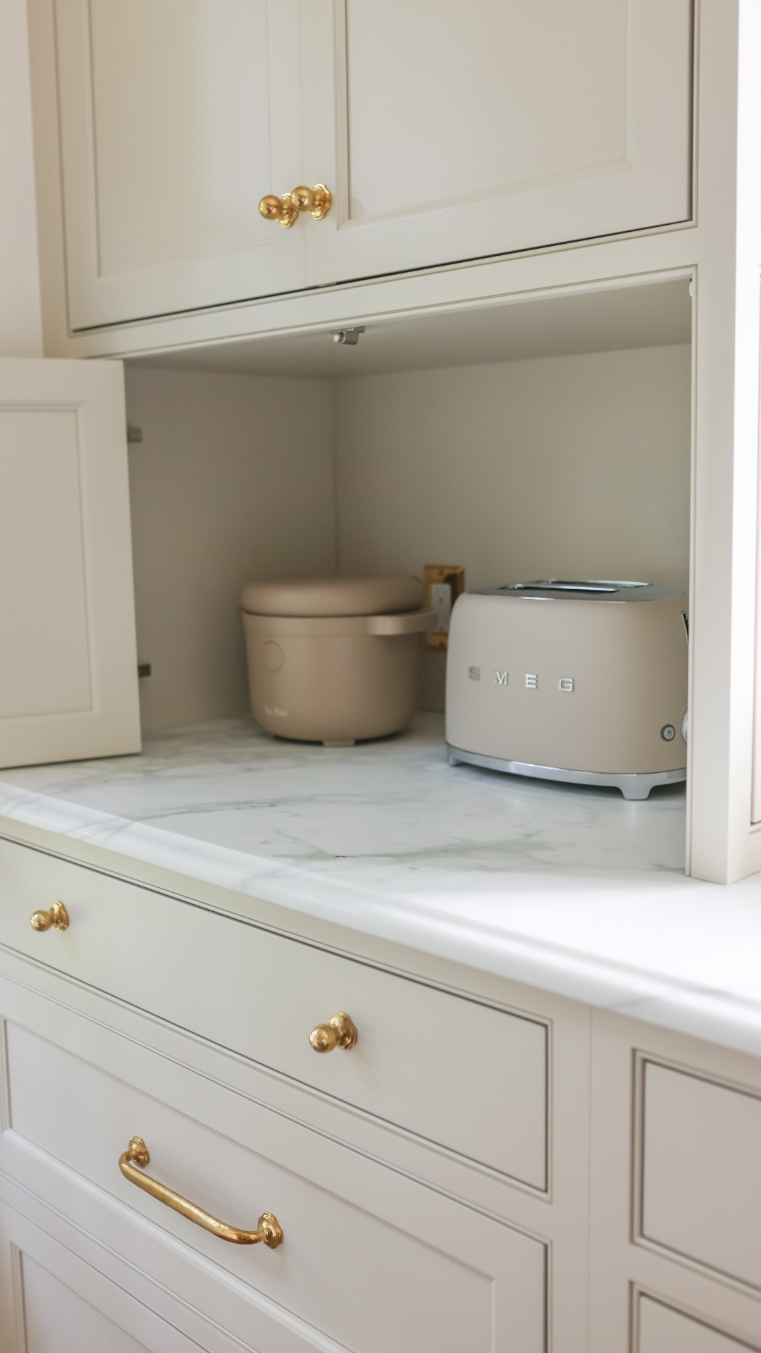 Setting up our kitchen: part one! 

Home organization, kitchen organization, Amazon finds, Amazon home, organize with me, Amazon favorites, smeg toaster, our place rice cooker, kitchen organizer

#LTKHome
