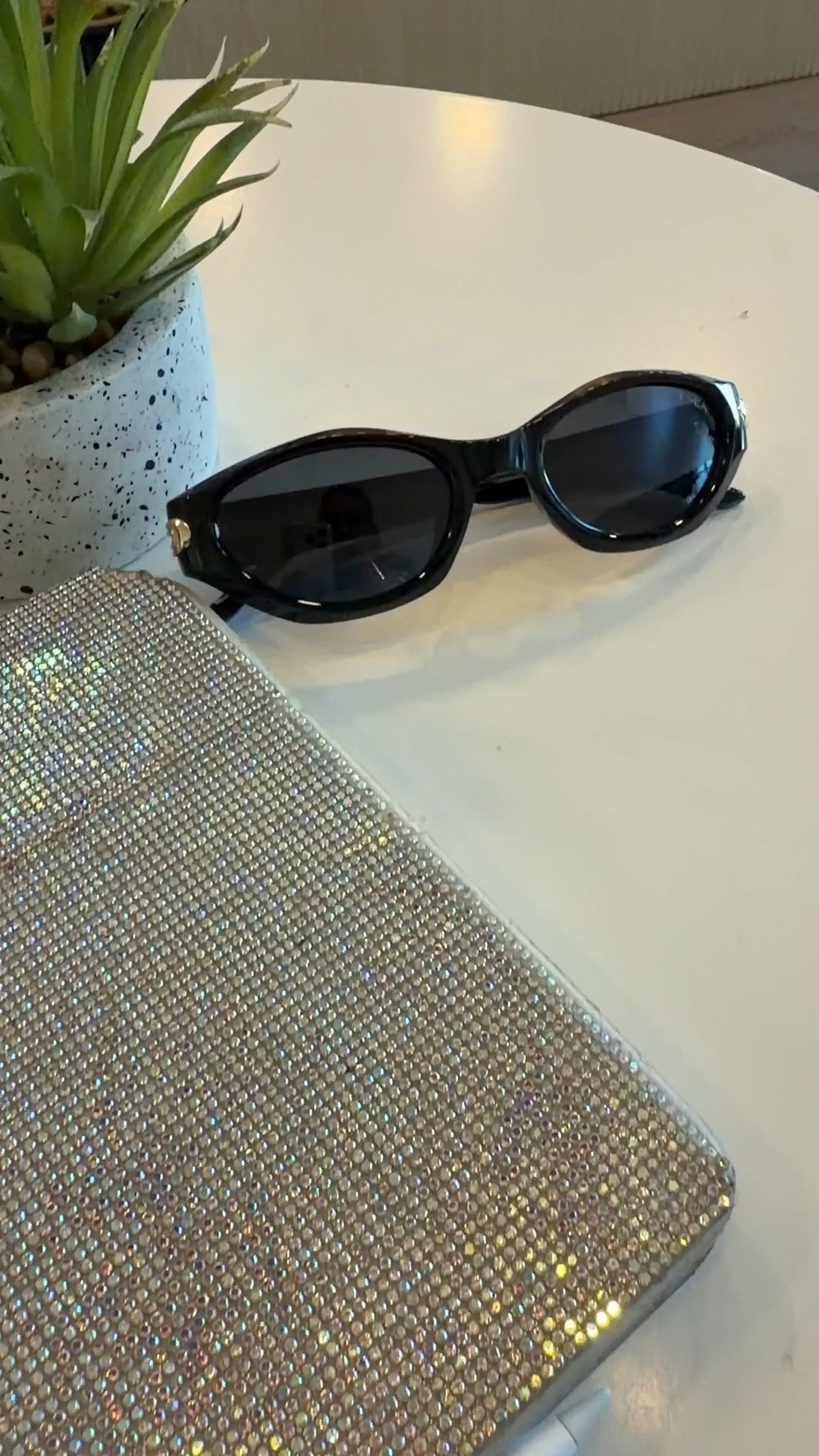Favorite sunglasses and my bedazzled ipad 🫶🏼

#LTKdayinmylife #LTKootd #LTKWedding