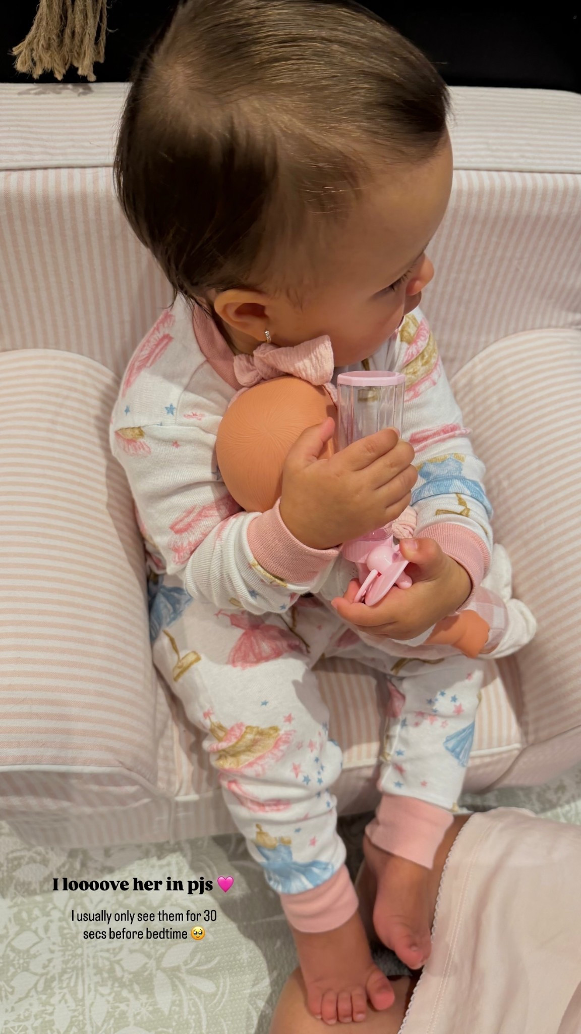 I loooove her in pjs 🩷 I usually only see them for 30 secs before bedtime 🥹