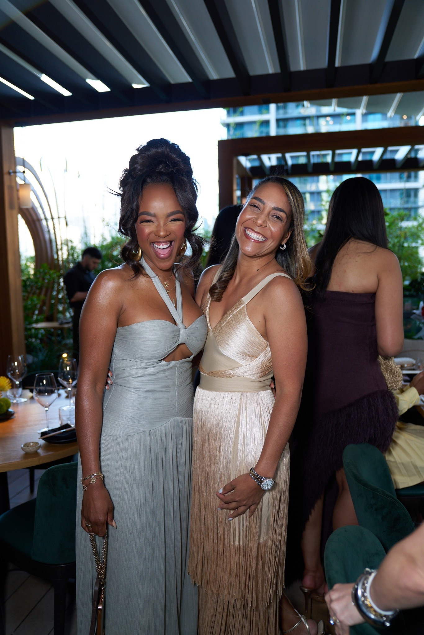 Scroll to shop this elevated night out look ✨

This soft neutral moment is everything—flowy, feminine, and effortlessly chic with just the right touch of glam. The halter neckline and pleated detail make it feel so special while still being timeless.

Perfect for weddings, date nights, special events, or girls night out.

📏 Measurements: 5’4”, 140 lbs, 34D bust, 27” waist, 40” hips

Follow me on Instagram and YouTube @kirasfashionfinds