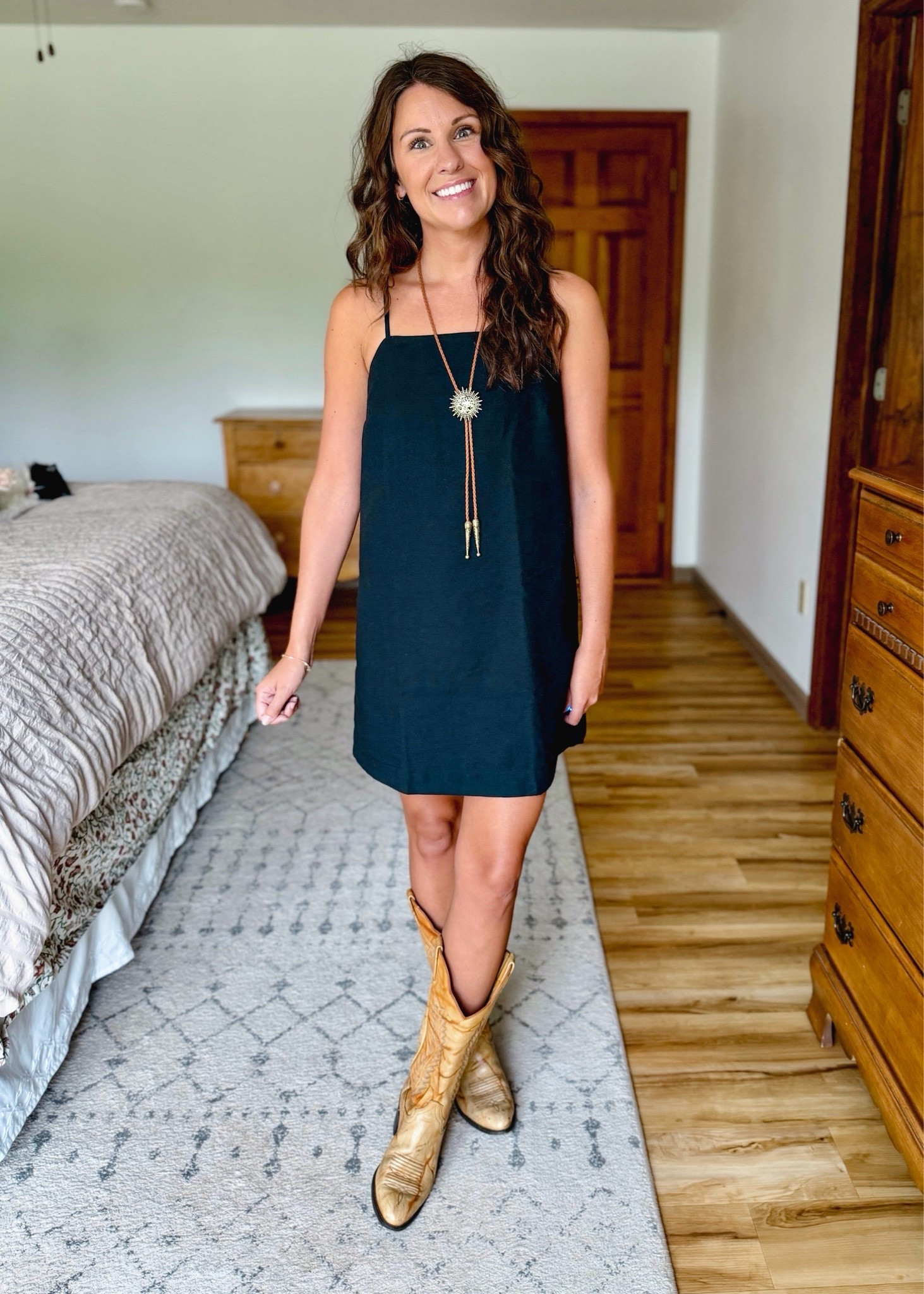 Country Concert outfit🤠🎶👢

My cowboy boots are from eBay, linked some similar ones (check eBay for cute secondhand ones!)

xs petite in my little black dress