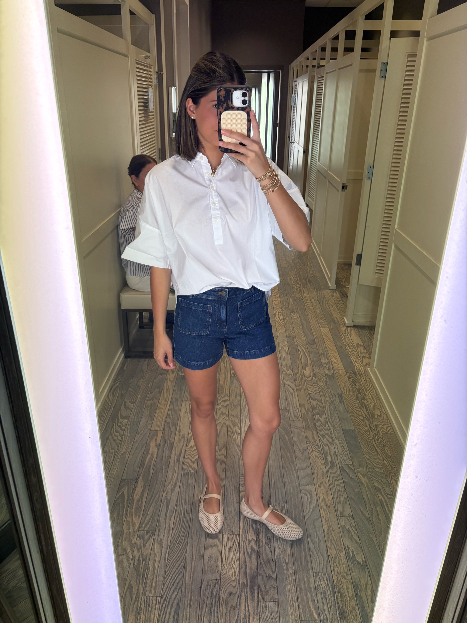 The perfect pocket denim shorts from Loft! Wearing a size 00/24 but ordering a 0/25 for size reference! 

#loftsale #Loft #denimshorts #jeanshorts #whiteblouse

#LTKFindsUnder50 #LTKShoeCrush