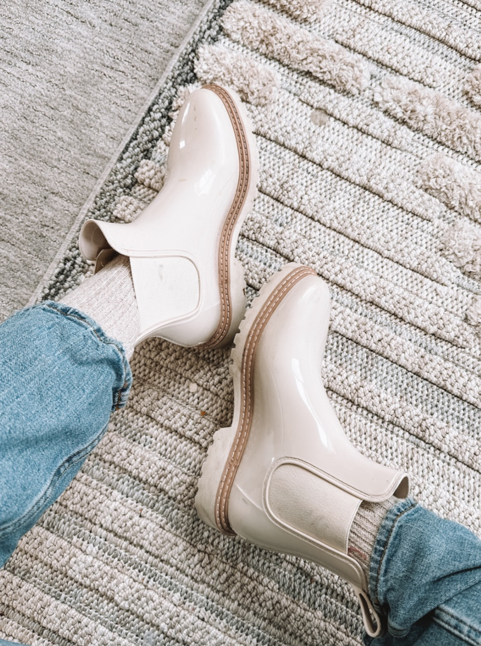 waterproof Chelsea boots 

#LTKshoecrush #LTKstyletip #LTKSeasonal