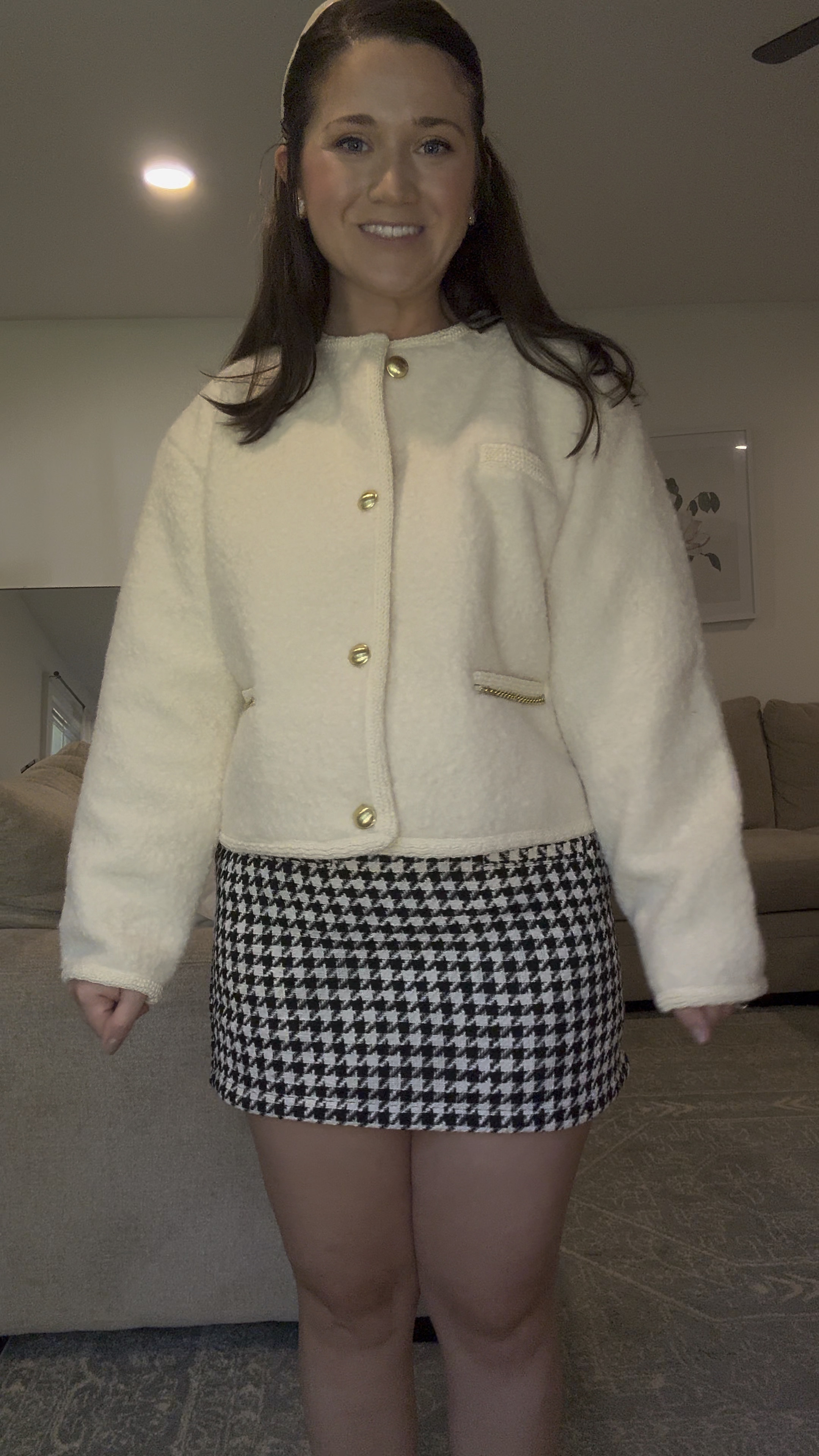 Fall outfit. Fall style. Winter outfit. Mini skirt. Sherpa jackett
