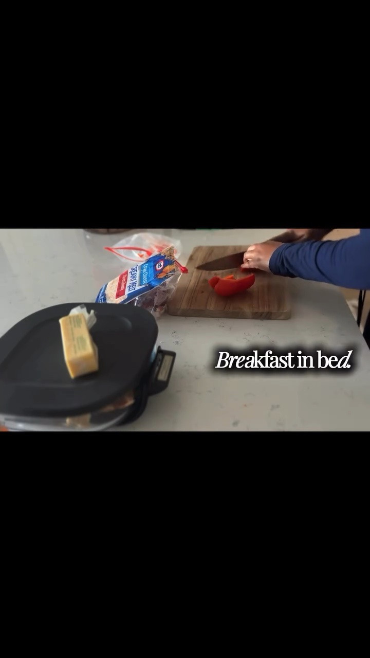 Breakfast in bed ♥️

#LTKvlog