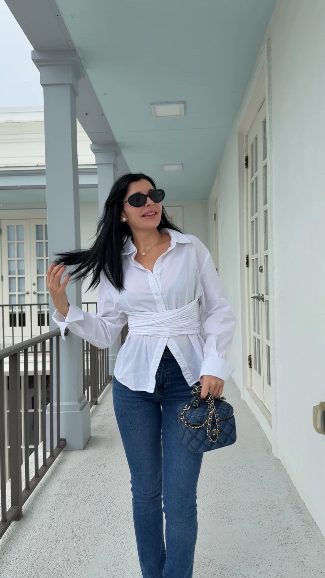White blouse cinched waist and jeans 

#LTKWorkwear #LTKgrwm #LTKootd