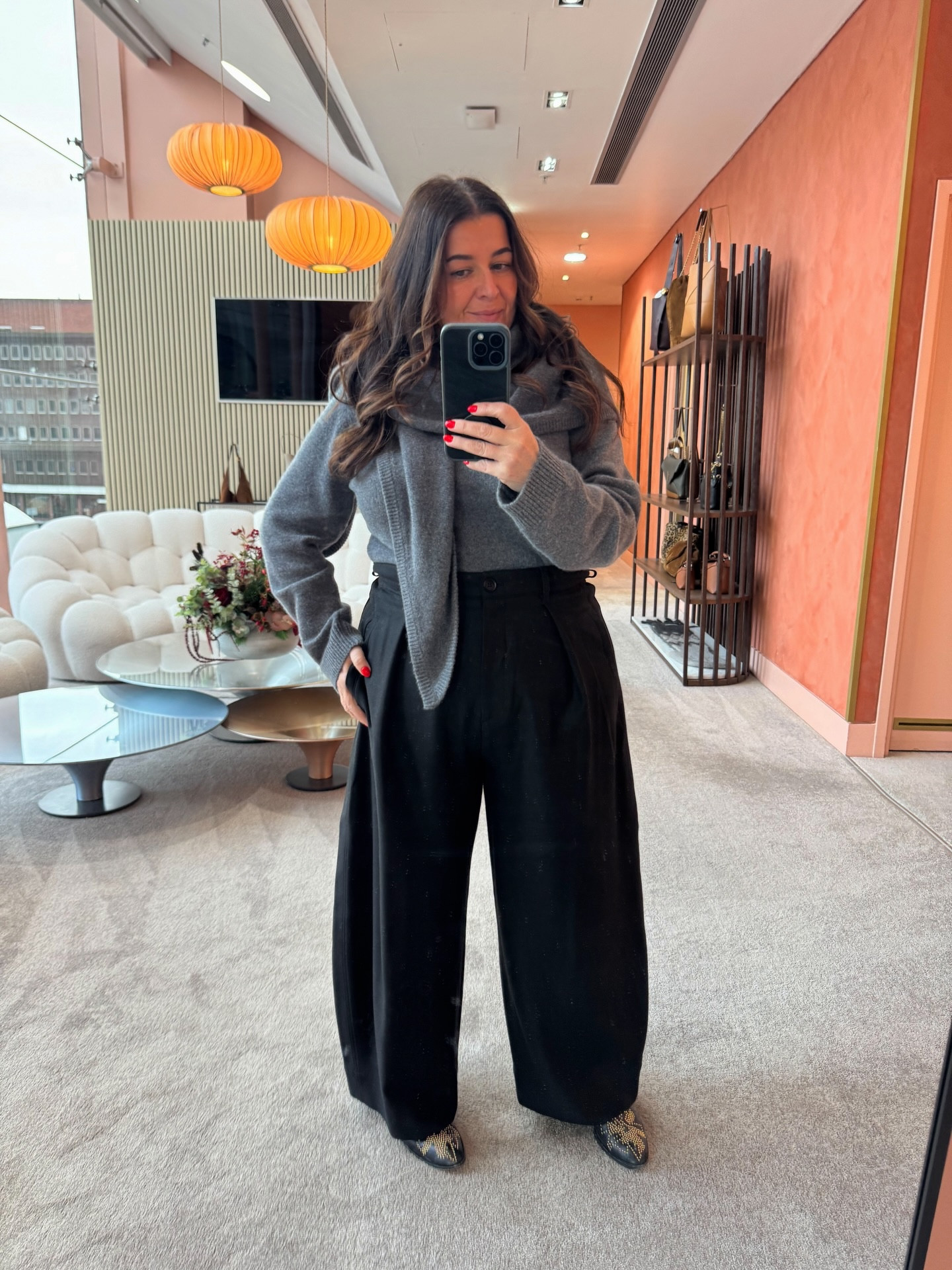 Petite? Curvy? Think you can’t wear barrel leg trousers or jeans? Think again! It’s all about the proportions. 

You don’t want them too curved like the more horseshoe shaped styles, nor do you want them too long. A nipped in waste also helps with the balance and proportions. I’ve found these which I’ll link on LTK and I think they are great, I’d highly recommend them. 

My client loved them too as she said when we met, “I love this whole look!”

personal styling - women’s styling - women’s stylist - styling - style inspo - personal stylist - personal shopper - style inspiration - image consultant - style coach - stylist - fashion stylist - wardrobe stylist - style advice - style inspiration
.
.
.
.
.
#clarewatkinspersonalstylin #stylist#personalstylistcheshire #styletips#personalstylistmanchester