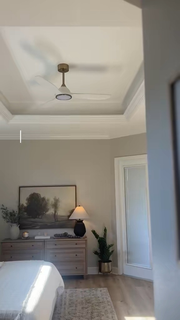 An elegant upgrade you don’t think about 🤍
This white + gold fan instantly elevated the whole room. Linked ✨


#Fan #AmazonHome #NeutralDecor #HomeDetails #Parkerstyle