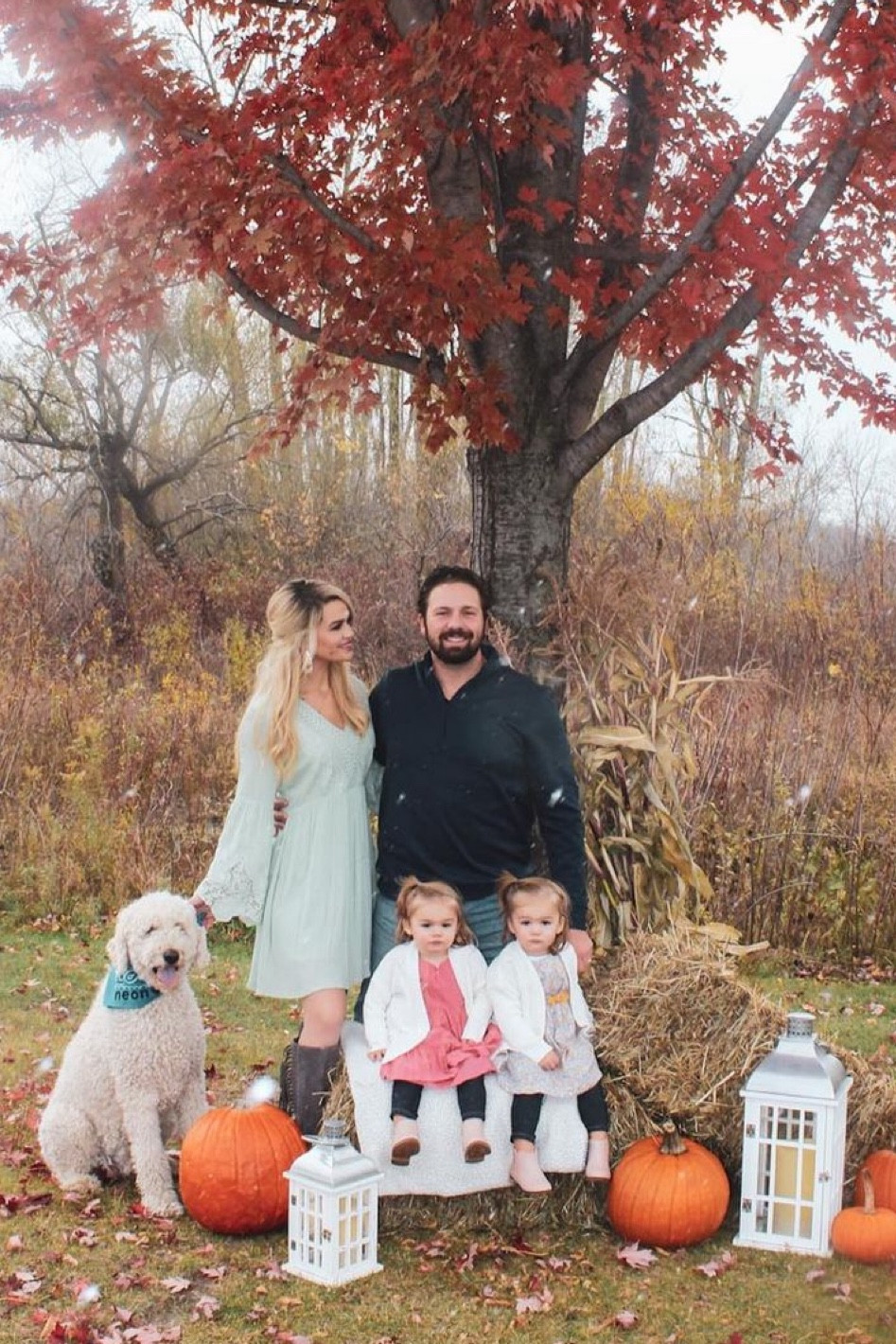 Fall family photos 🍂🍁 fall family outfit ideas// family outfit ideas// fall photos// 

#LTKmens #LTKSeasonal #LTKfamily