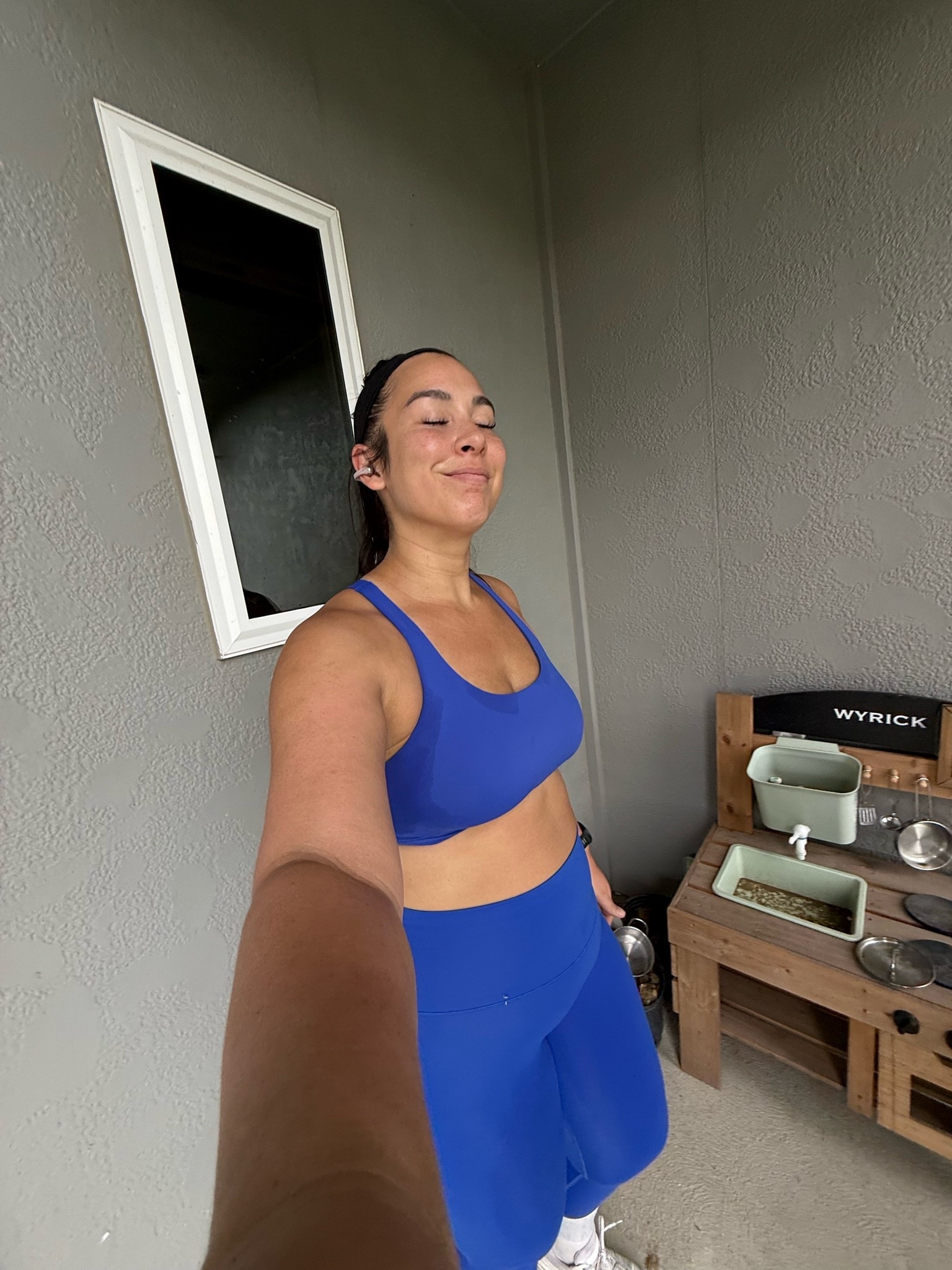 Size 12 (I size down in lululemon)

#LTKMidsize #LTKActive #LTKootd