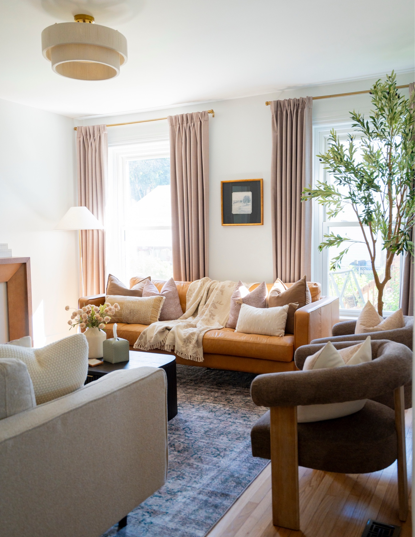 Come stay awhile at our Airbnb! I love our cozy living room that feels so inviting for all the guests to lounge here! 

#Airbnbhome