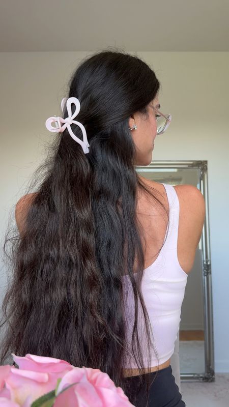Cutest and easiest summer hairstyle 
Pink bow claw hair clips 
Comes in a pack of 3 

#LTKsummer #LTKstyletip #LTKtravel