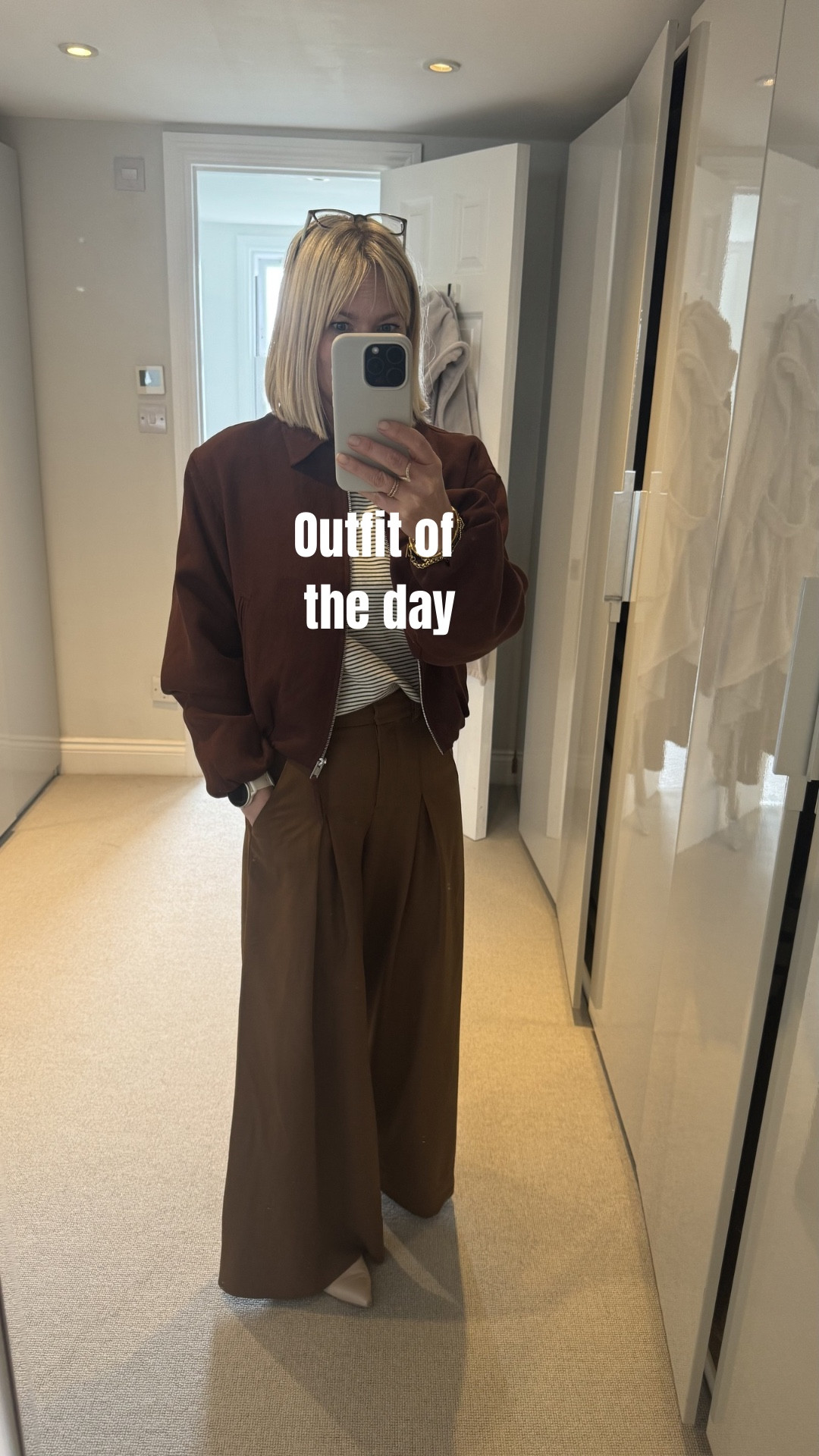 Today’s look - relaxed tailoring to see a client for a wardrobe edit. 
A mix of smart and casual elements 

Wearing size 4 in top and trs 
XXS in jacket 
Shoes old 

Workwear 
Spring outfits
Spring work 
Wide leg trousers 


#LTKuk #LTKworkwear #LTKspring