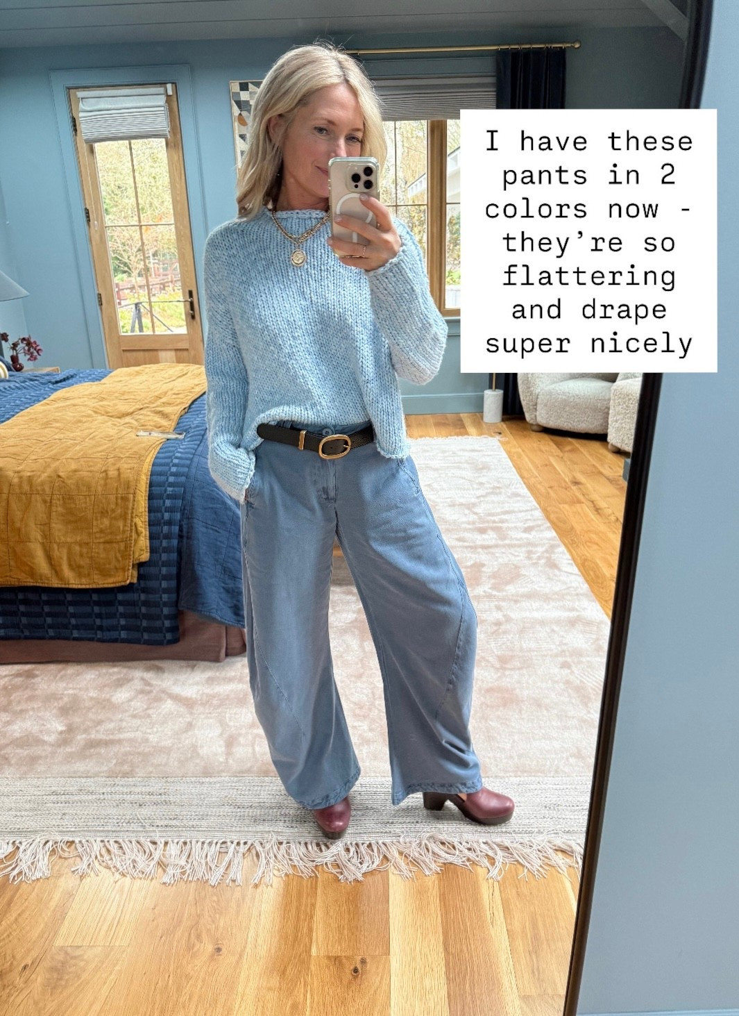 Loving this blue look from @freepeople - y’all know I love a barrel silhouette and these are no exception. Something about the way the fabric drapes makes them SO flattering and you could totally dress them up or down. Linked them below! #freepeoplepartner