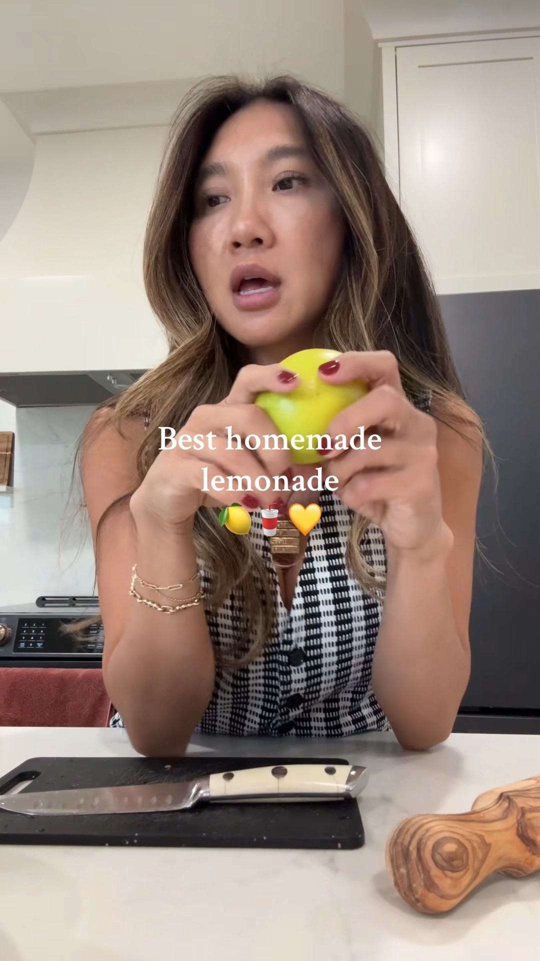 The best and easiest lemonade recipe. Cups found here 