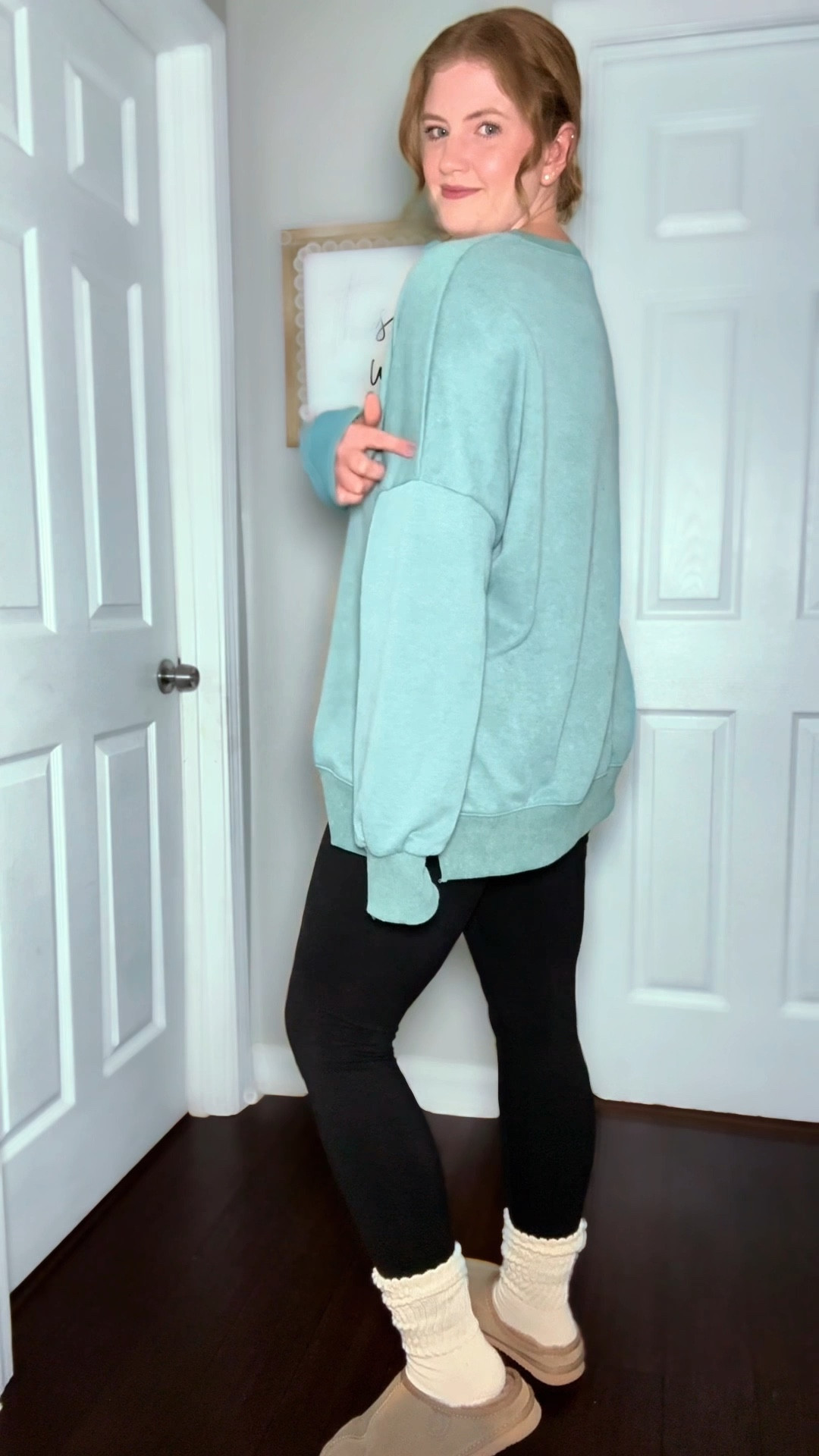 Cozy girl fall 🍂☕ nothing says autumn like the perfect oversized sweatshirt ✨ comfy, cute, and effortlessly chic for pumpkin patch days, coffee runs, and cozy nights in. Your go-to fall aesthetic layer is HERE. 🍁 #FallOutfit #OversizedSweatshirt #CozyVibes #PumpkinSpiceSeason #AutumnStyle #OOTDFall #ComfyAndCute