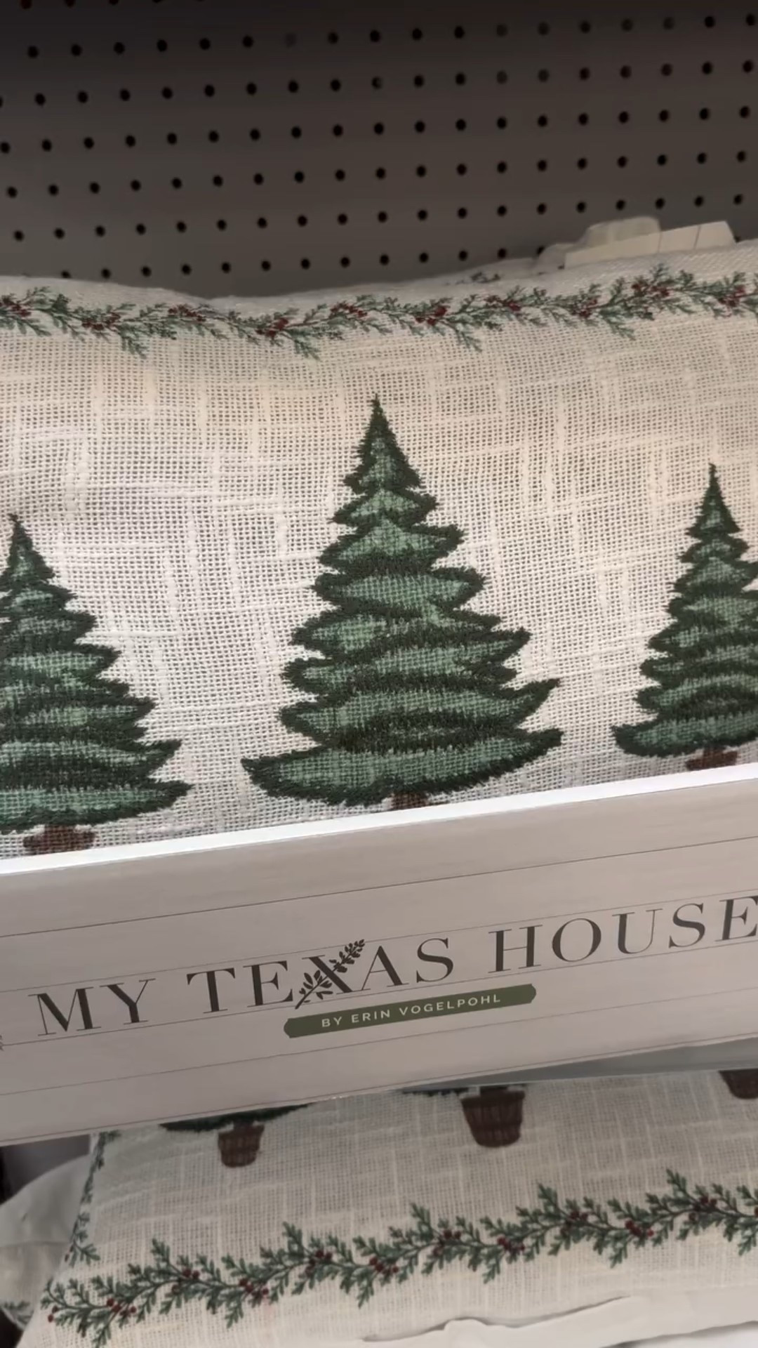 The perfect pillow. 🎄🎄