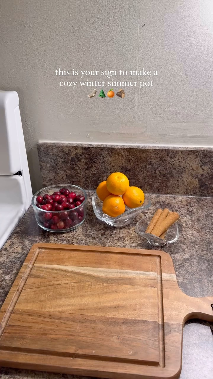 cozy winter simmer pot 🧦🌲🍊🪵 a simmer pot is basically natures potpourri ✨ they’re fully customizable and a great way to use up leftover fruit + spices!

- water (enough to fill the pot about ½ to ¾ full)
- 4 oranges
- 2 bags of cranberries
- 4-5 cinnamon sticks

here’s the trick 👇🏼
let it reach full boil + leave it boiling for 3-5 minutes. then put it on low heat and let it simmer for a few hours—adding more water as needed🚰

when you’re done, let it cool down completely and transfer the ingredients + remaining liquid into a mason jar. you can store it in the fridge and reuse it for about a week 🫙

to reuse: just pour the ingredients back into your pot, add some fresh water, and bring it to a simmer again—adding fresh orange slices or a new cinnamon stick as needed.

📄 full recipe is on my blog: oxmxl.com
#kitchengadgets #cookware #ceramiccookware #simmerpot #recipe #cooking #kitchenfavs 

 

#LTKGiftGuide #LTKSeasonal #LTKHome