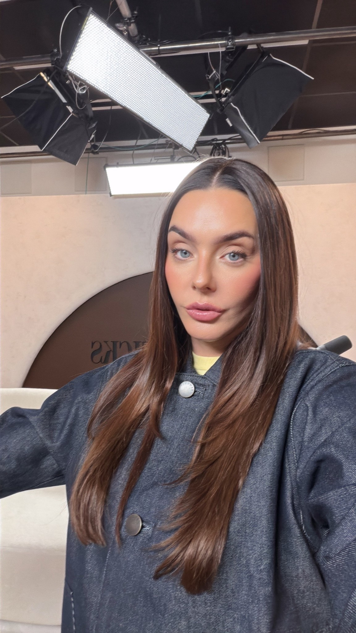 Outfit, makeup & hair 🤍