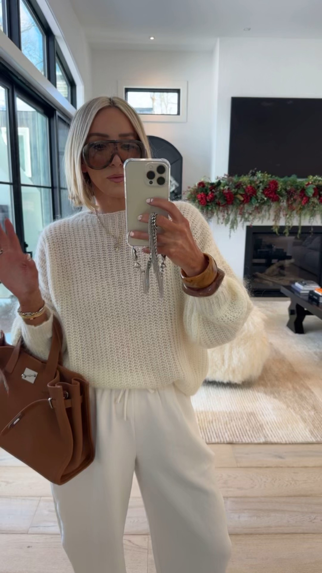 I LOVE both of these items 😍😍😍 small in sweater and a medium in pants 