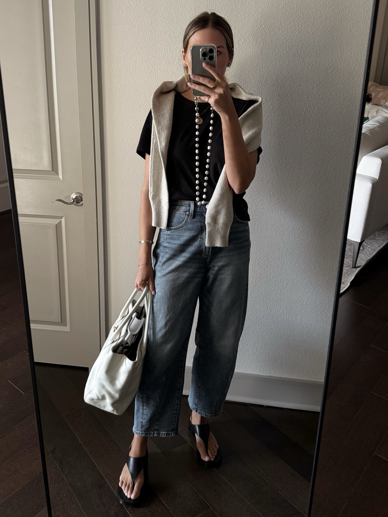 Barrel jeans and t shirt outfit 

#LTKxNSale