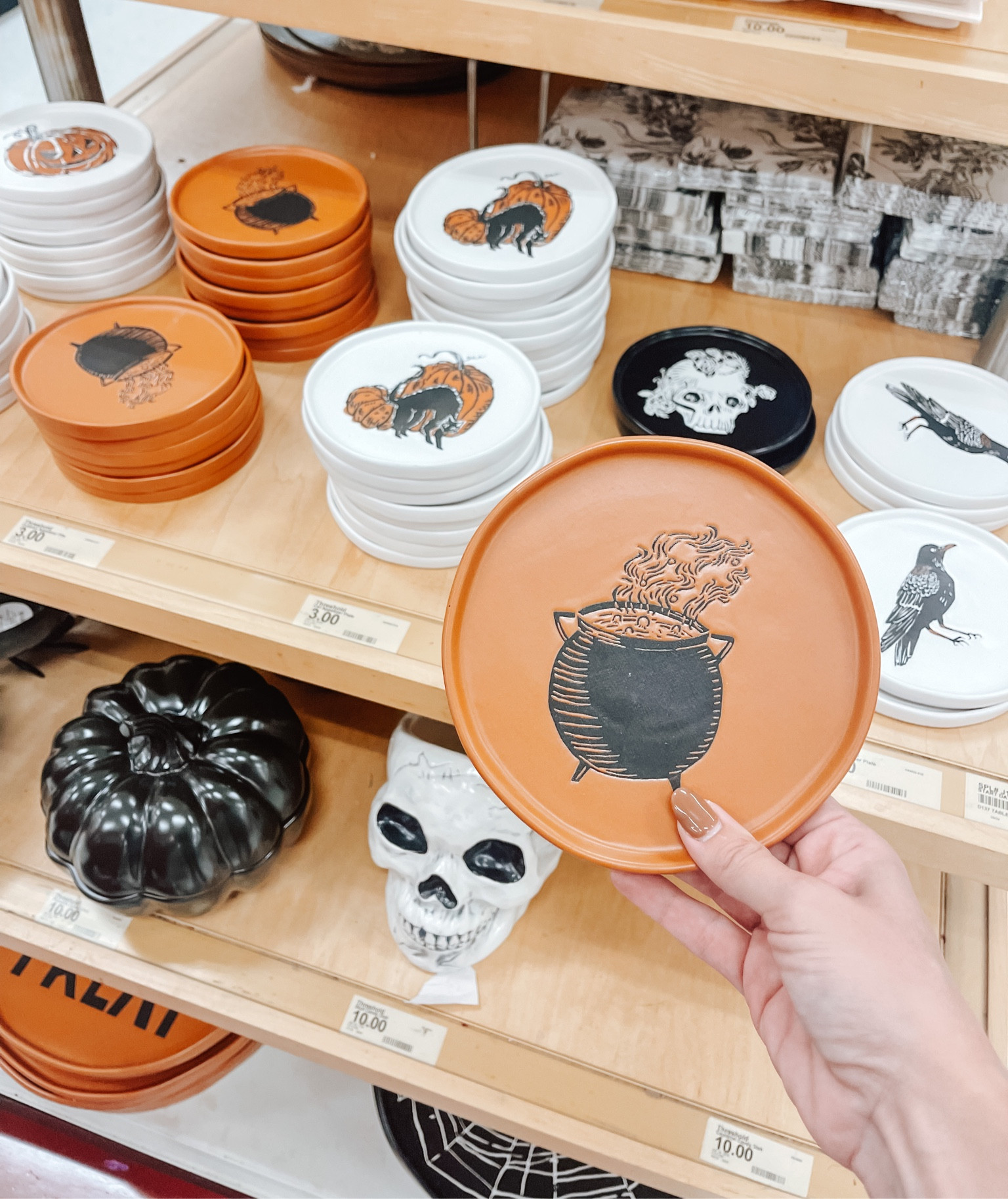 fun fall plates and kitchen items, perfect if you’re hosting a Halloween party

#LTKHalloween #LTKhome #LTKSeasonal
