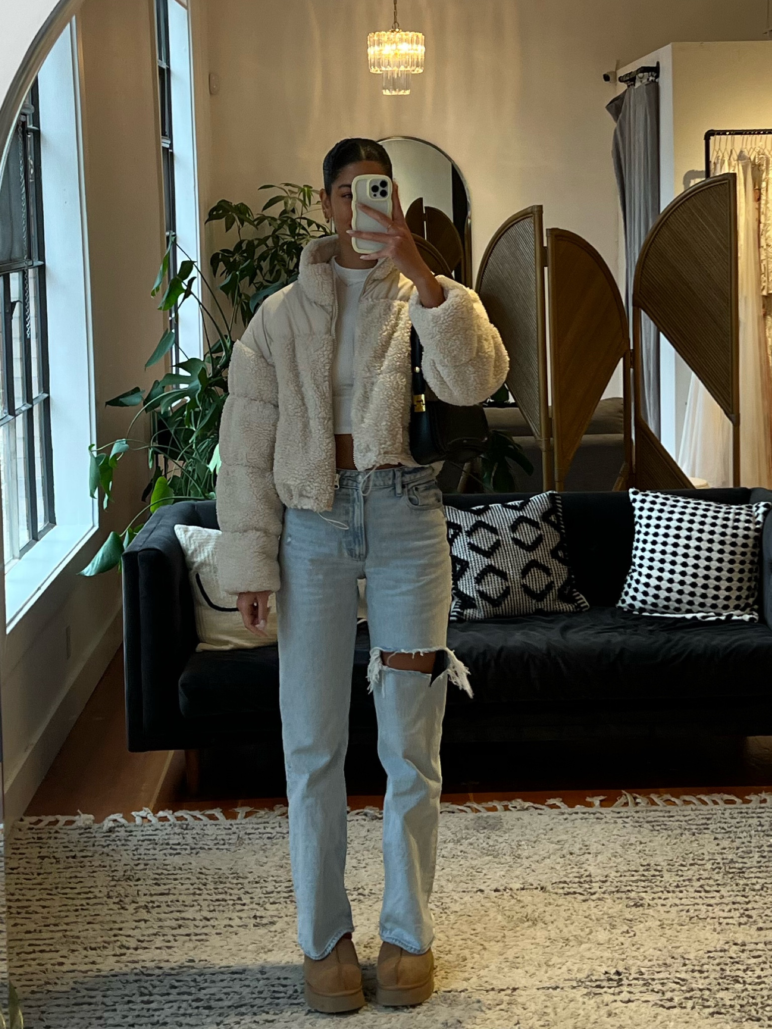 wedding dress shopping outfit 🤍💍

white Sherpa puffer coat: H&M
Light wash denim: abercrombie 
Platform slippers: uggs
black shoulder bag: Amazon/JW pei 
white mock neck long sleeve: grey bandit (code: KYRA15)