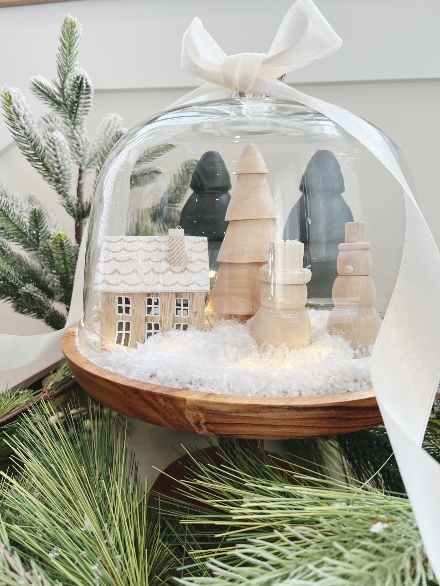 DIY Cake Stand Snow Globe


#LTKunder50 #LTKHoliday #LTKSeasonal