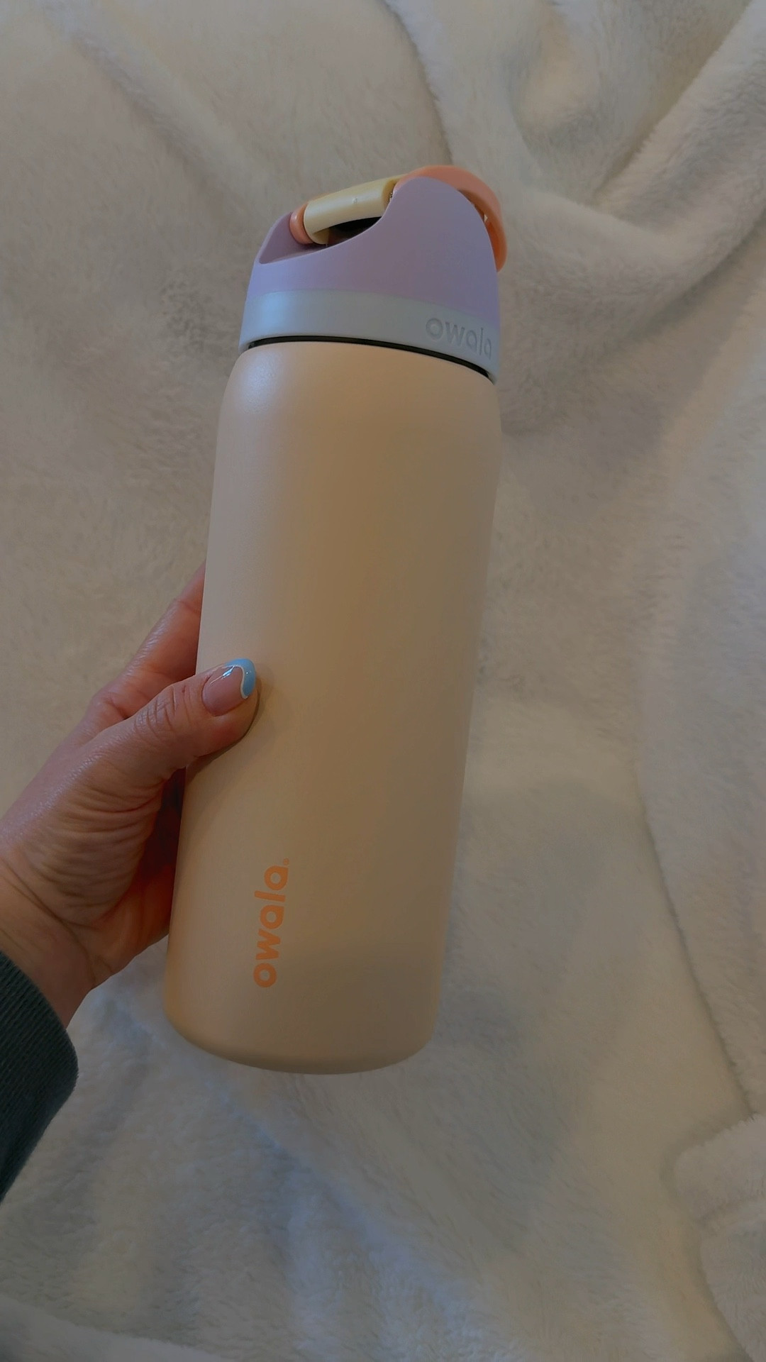 A gym necessity! Owala water bottle, so cute!! & I love how easily the water flows out. 

#waterbottle #fitness #active #gym

#LTKActive #LTKGiftGuide