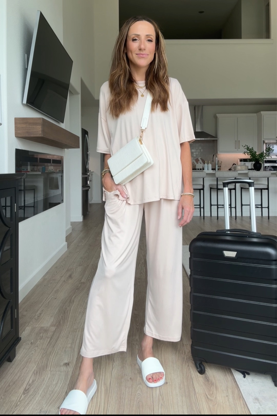 Airport outfit, travel outfit

Wearing a M in set 