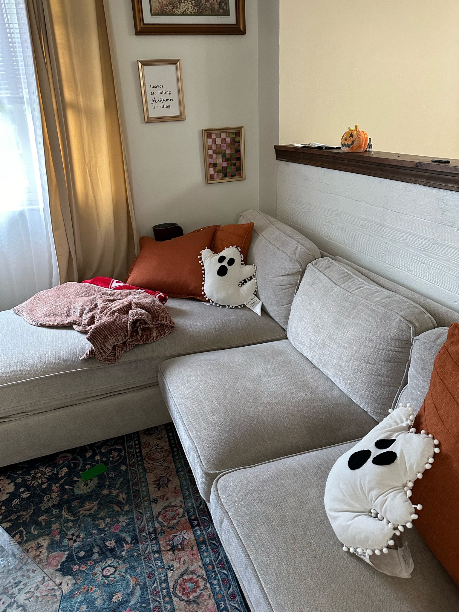 Fall and Halloween Living Room Decor 

#LTKSeasonal #LTKHalloween #LTKHome