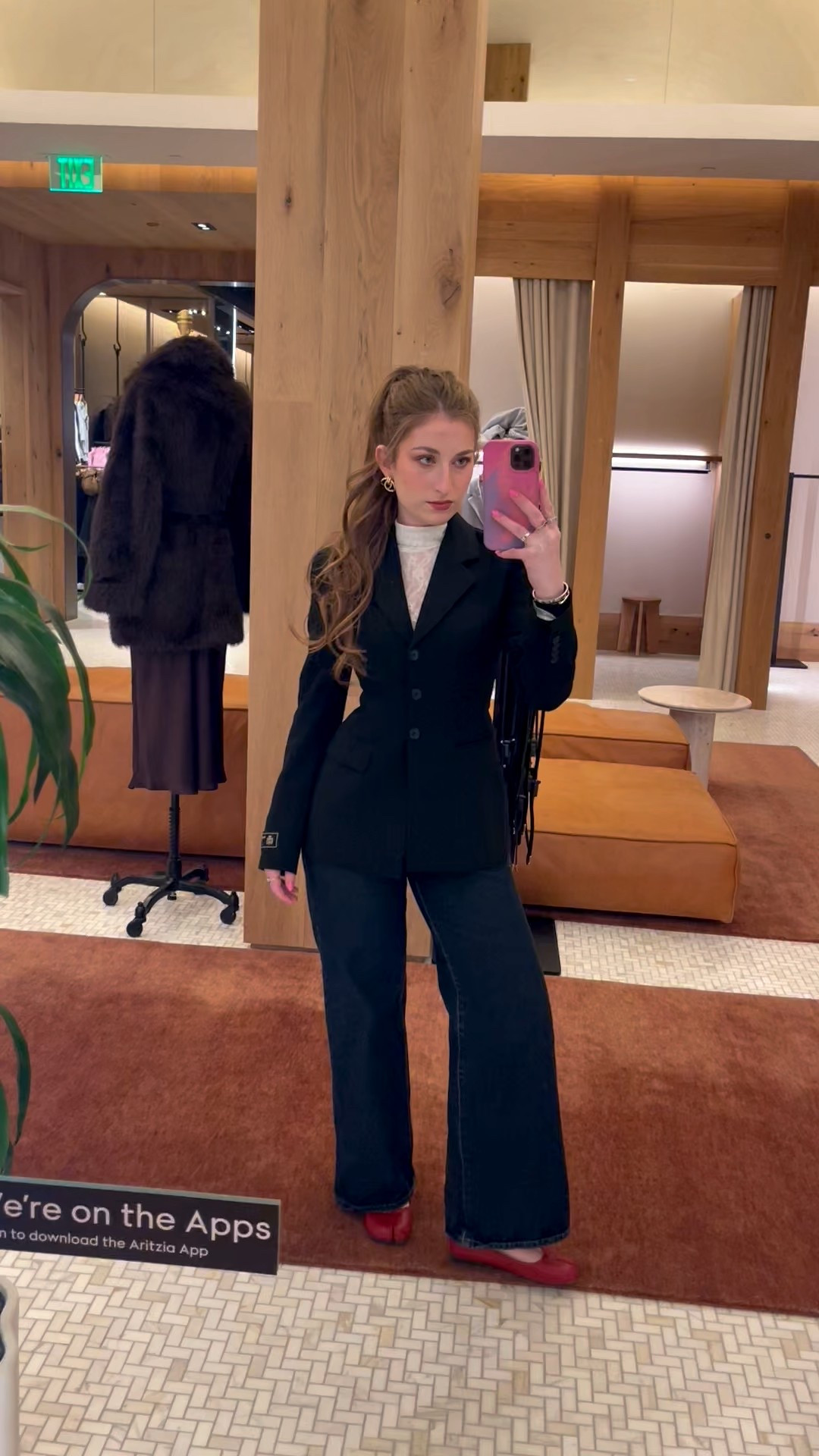 aritzia blazer outfit casual workwear business look snatched blazer hourglass figure with jeans and tabi flats 

#LTKPetite #LTKWorkwear #LTKootd