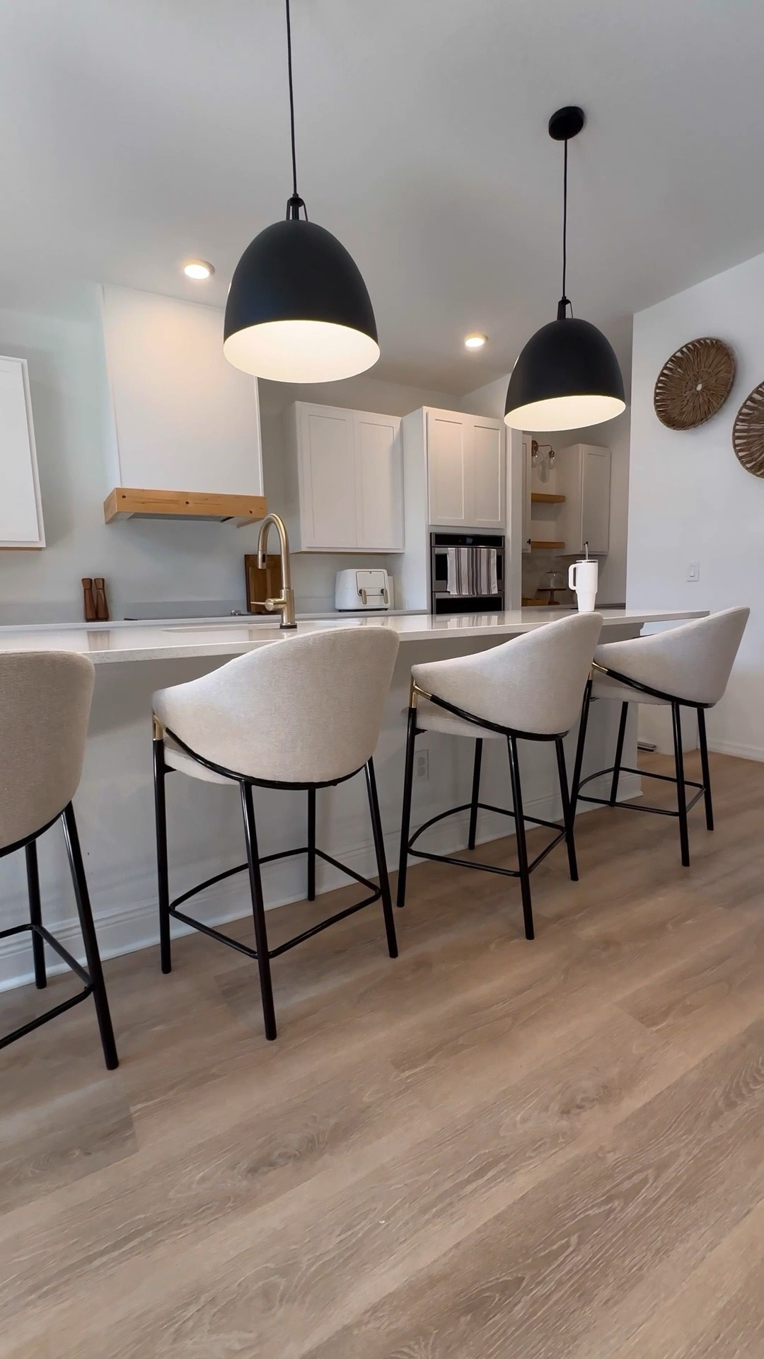 Some of these pretty Wayfair finds are currently on sale!! 🫶🥰 



Home decor
Home interior 
Style your home
Living room

#LTKHome #LTKSaleAlert