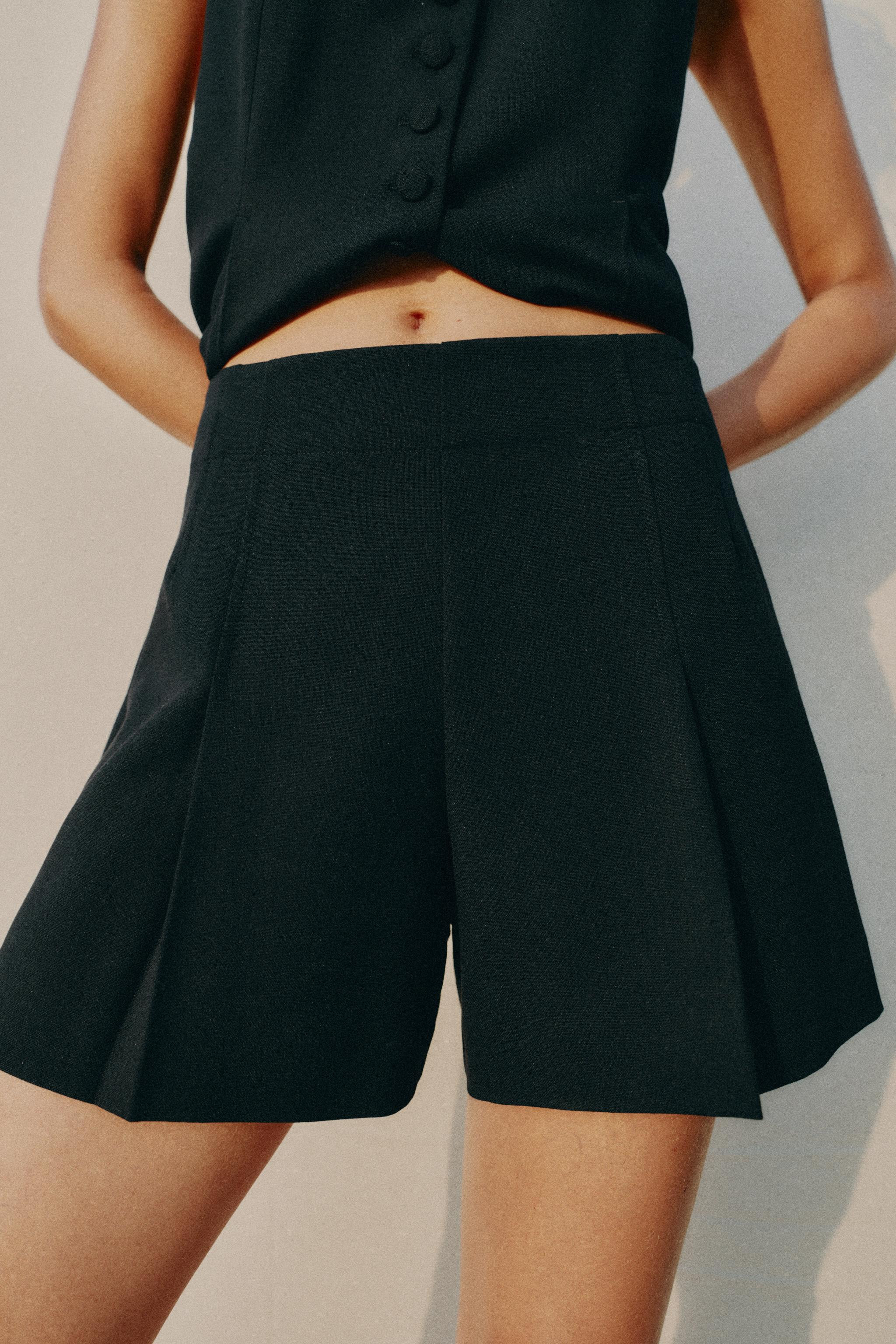 PLEATED SHORTS | Zara US