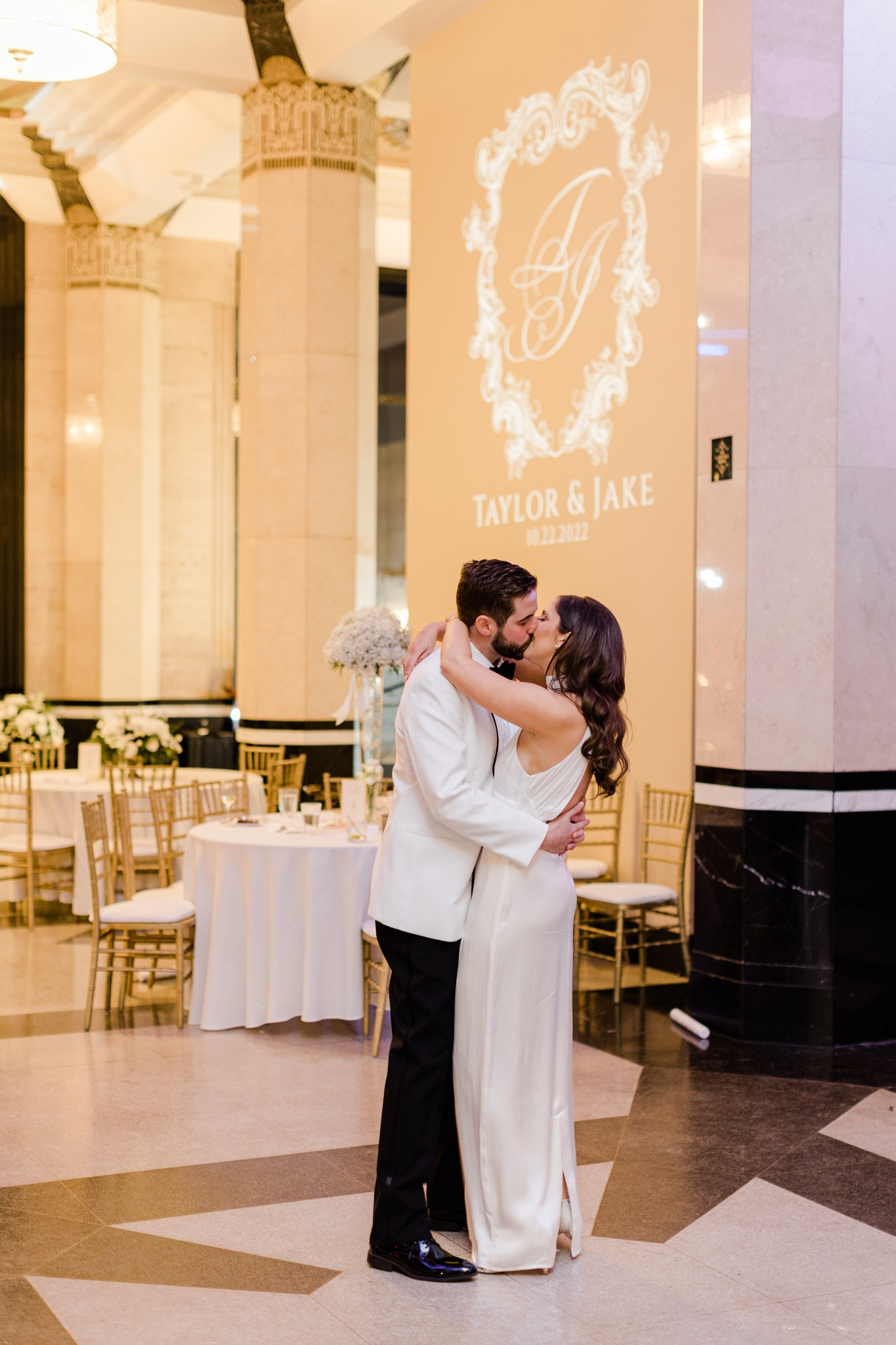 Unique ways to personalize your wedding space! 


#wedding #weddingpersonalization #neonlight #weddingmonogram

#LTKstyletip #LTKwedding