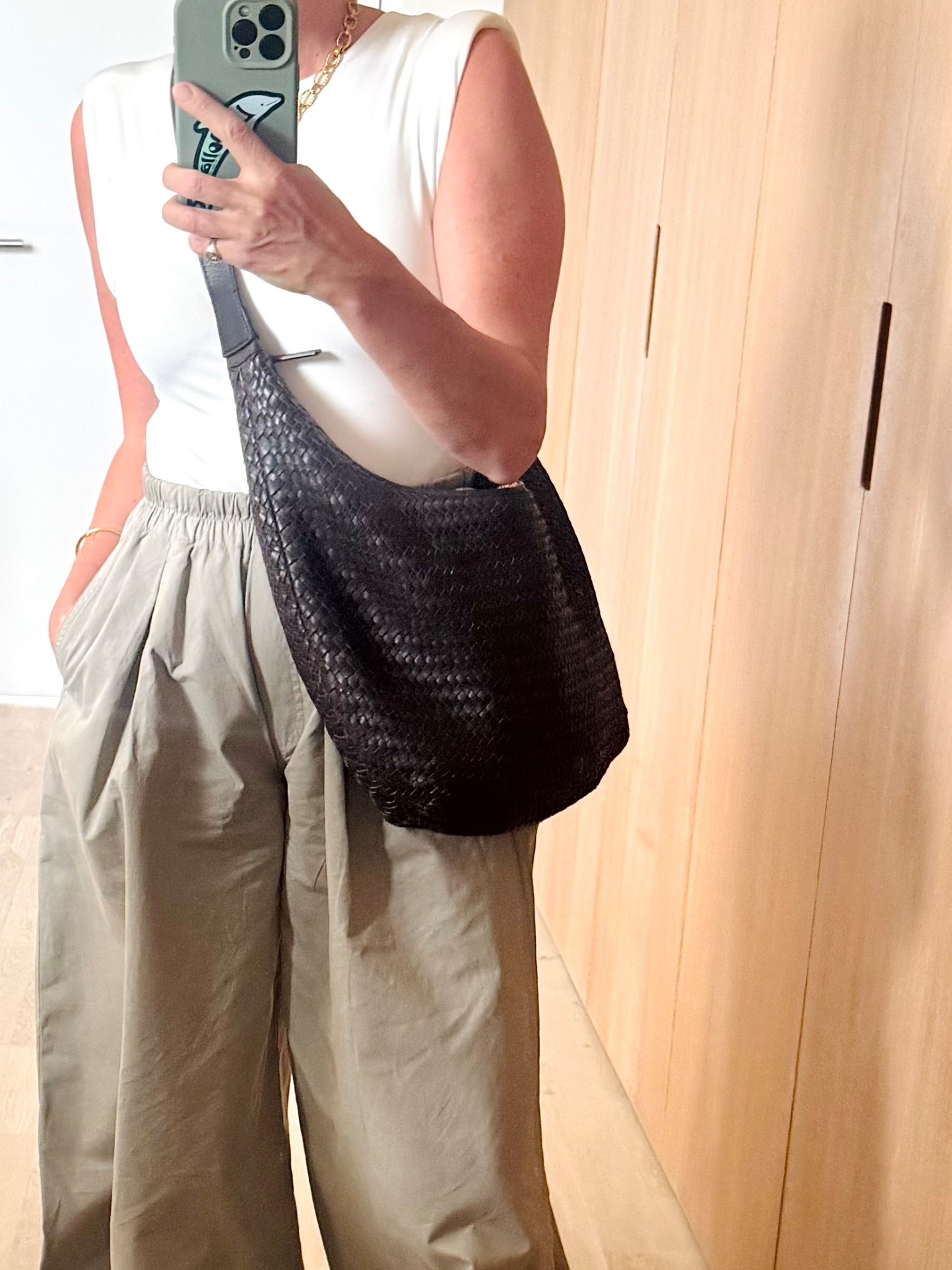 Your brown bag for fall!
Large enough to put your whole life in, light weight, brown for fall, understated and well just perfect. It’s casual fantastic if I may say so… 💓 
#fallbag #brownbag

#LTKStyleTip