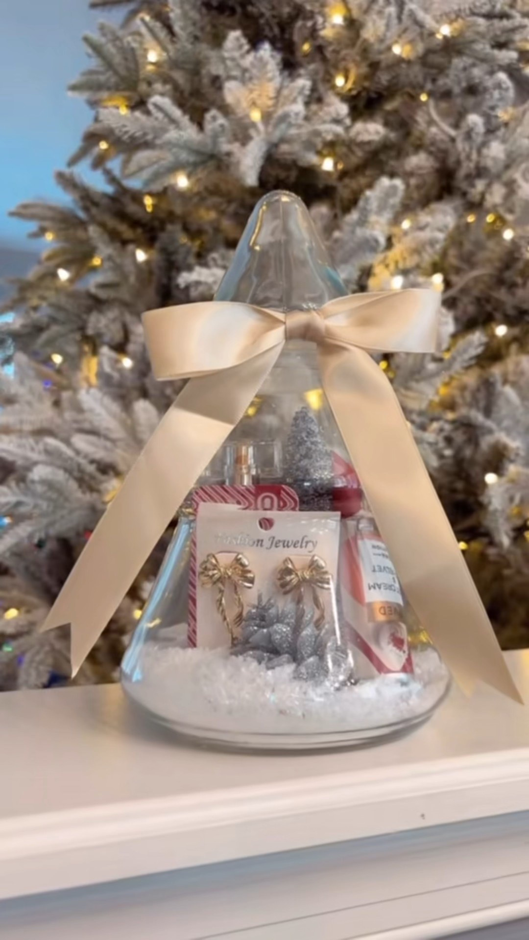 A simple Christmas gift idea🎄
These pretty Christmas jars are perfect for DIY décor or quick, budget friendly gifts your friends, loved ones or even teachers will love.
Such an easy way to add a little magic to the season ✨

Comment “JOY” to get links to everything I used sent straight to your inbox 🫶🏻

















.
.
.
.
.
.
#christmasfinds #christmasgiftideas #christmasgiftguide #christmasteachergift #diychristmasgifts 

#LTKGiftGuide #LTKSeasonal #LTKHoliday