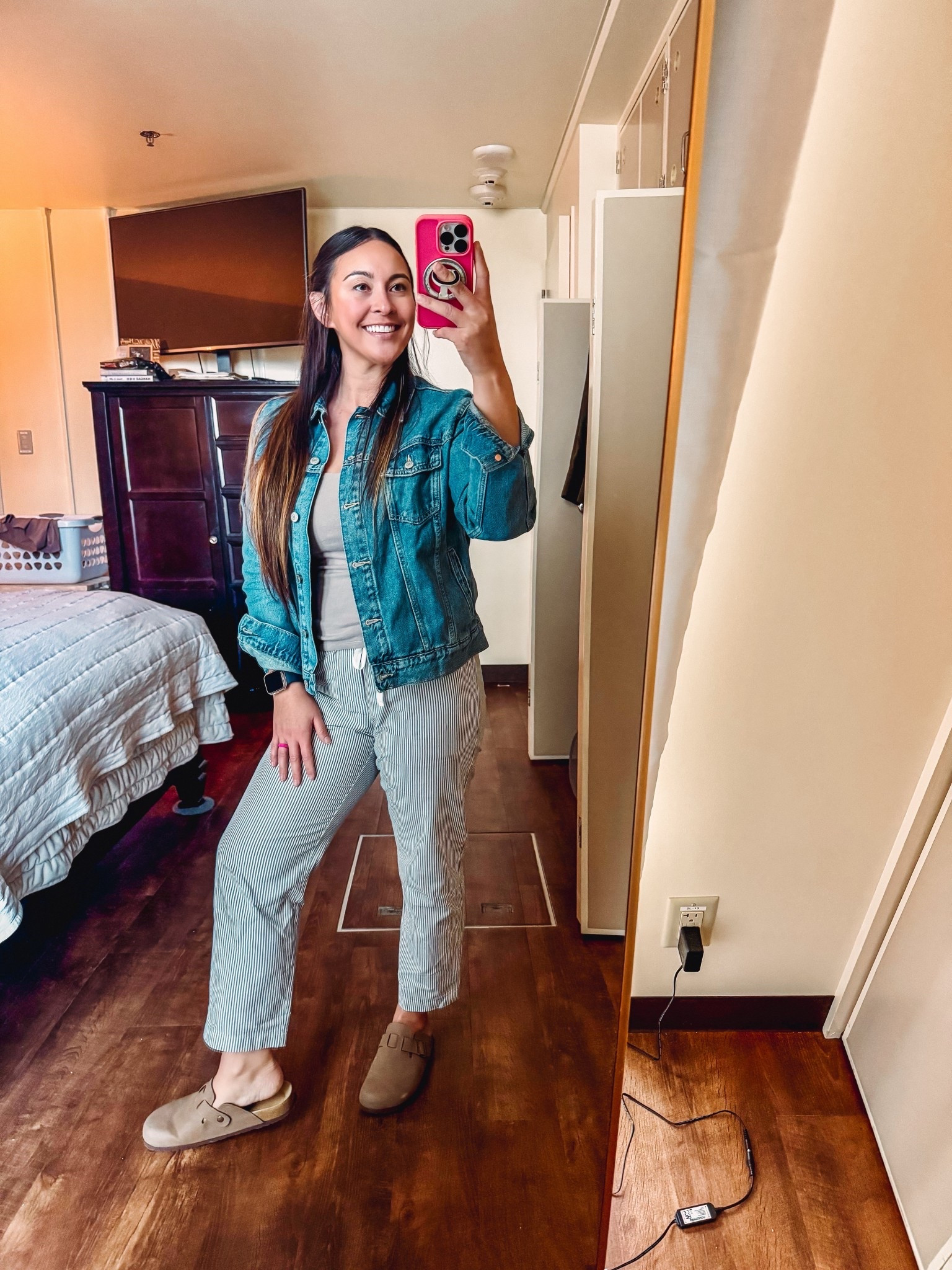 SAHM ootd while running errands! I could live in this denim jacket!! Wearing a size medium🤍


#LTKootd #LTKdayinmylife #LTKmomlife