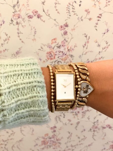 Some classic and easy gifting ideas✨
The Charlie watch is so chic and great for stacking while the vintage sweetheart bracelets are always thoughtful and unique🤍

#mothersday #gift #giftidea #vintage #bracelet #watch #jewelry #vintagejewelry



#LTKwedding #LTKGiftGuide #LTKstyletip