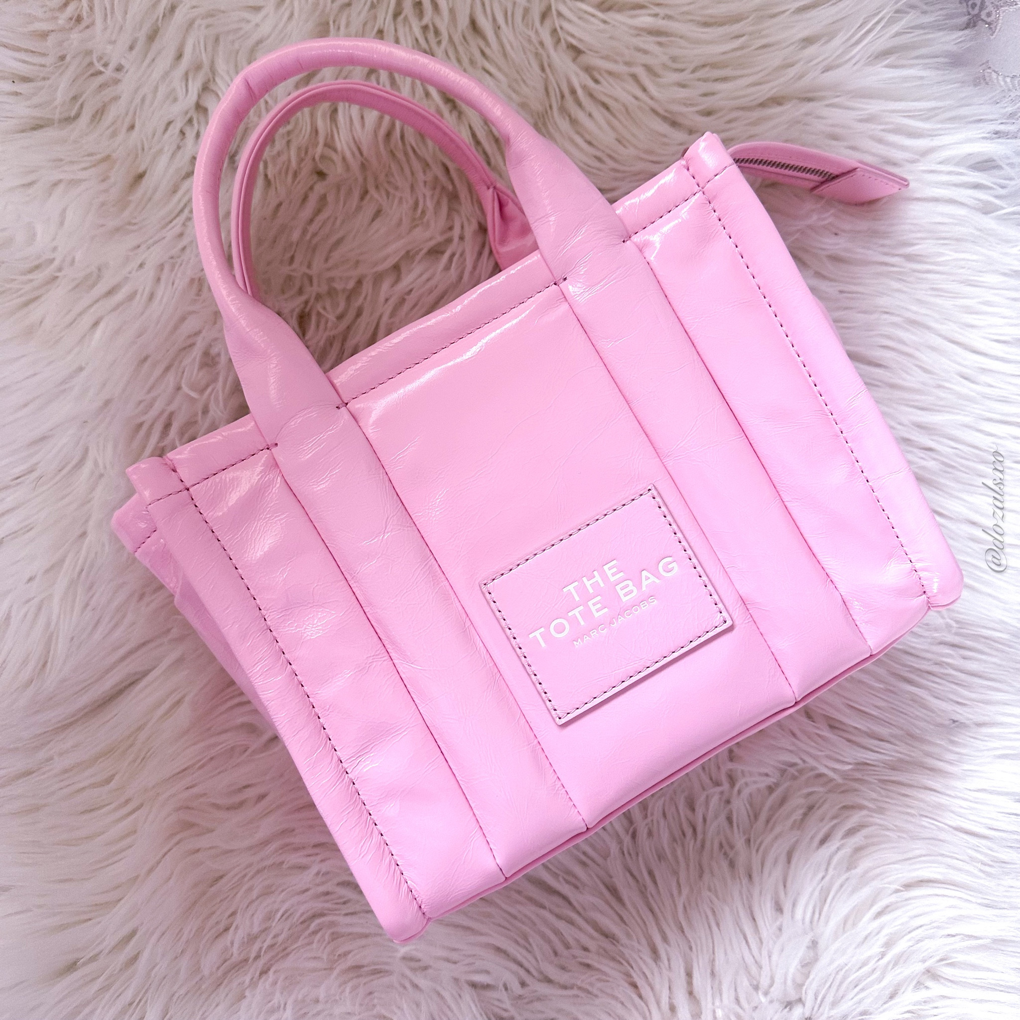 Marc Jacobs Mini tote bag in Bubblegum 🩷🌸 shiny crinkle leather 😍

#LTKFind #LTKbeauty #LTKsalealert