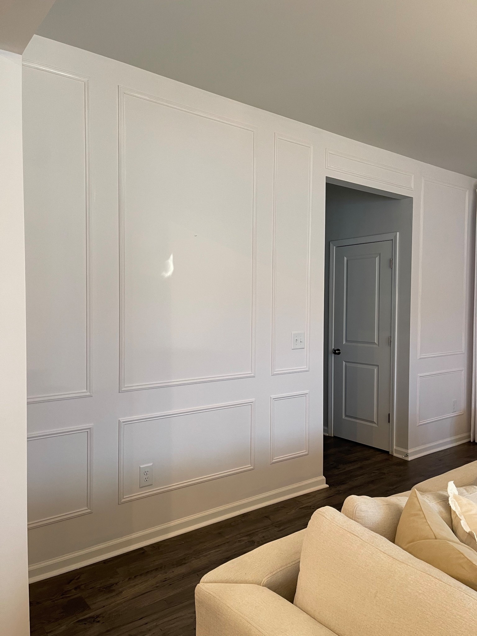 We transformed this once-plain wall with modern wainscoting, and the difference is everything.
Painted in Snowbound by Sherwin-Williams and finished with molding from Lowe’s, this easy DIY added instant character and softness to our transitional living room.
Simple details really do make the biggest impact 🤍 



#LTKHome #LTKActive #LTKFindsUnder100