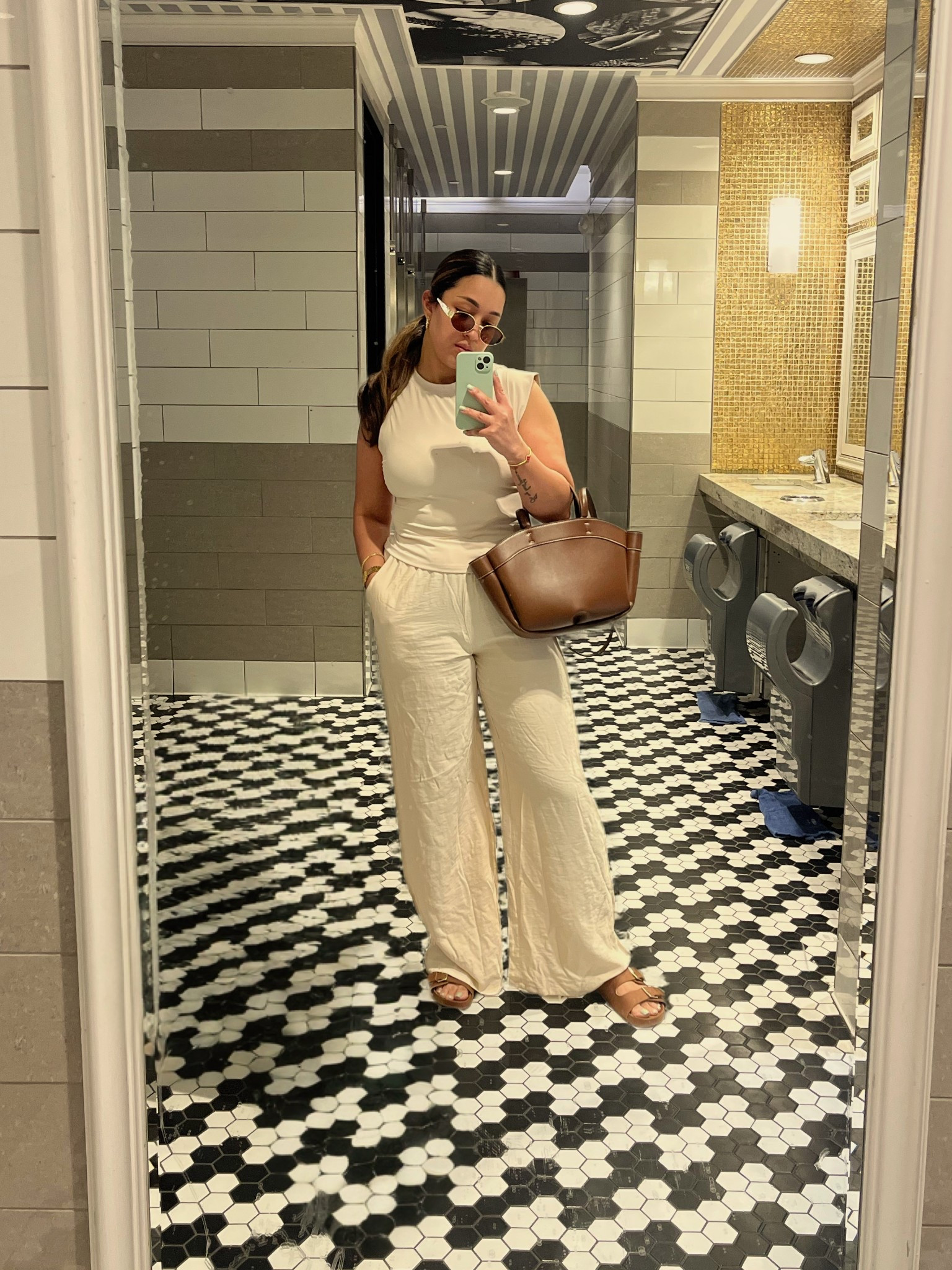 Comfy pero con estilo!!!

OutfitDelDía #LookDelDía #StyleInspo #Neutrals #CasualChic #FashionDiaries #LatinaStyle 

#LTKStyleTip #LTKBeauty #LTKFindsUnder100
