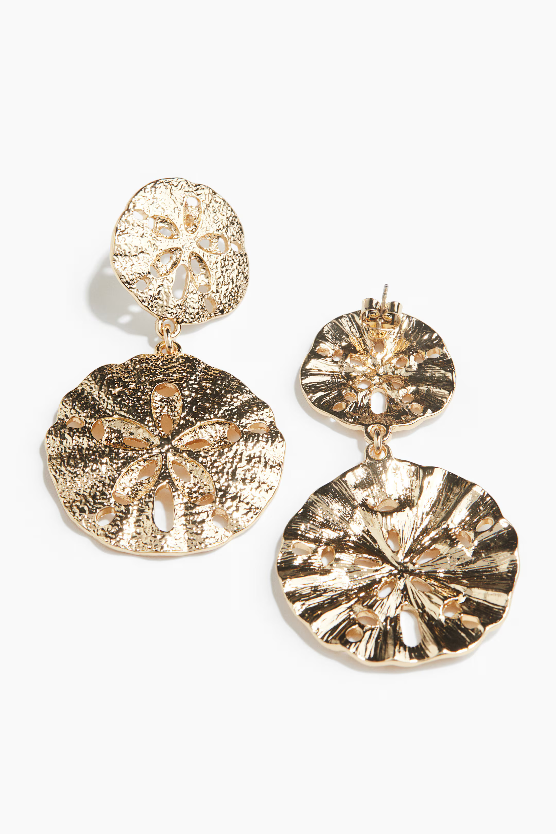 Sand dollar-shaped earrings | H&M (UK, MY, IN, SG, PH, TW, HK)